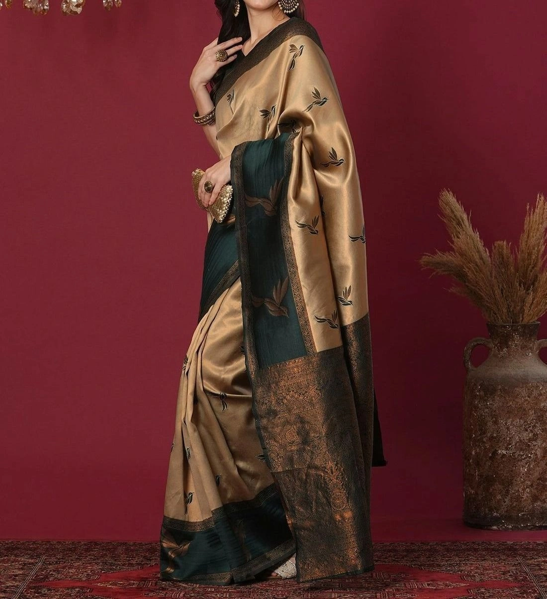 Tryloom Beige Silk Woven Banarasi Saree 3