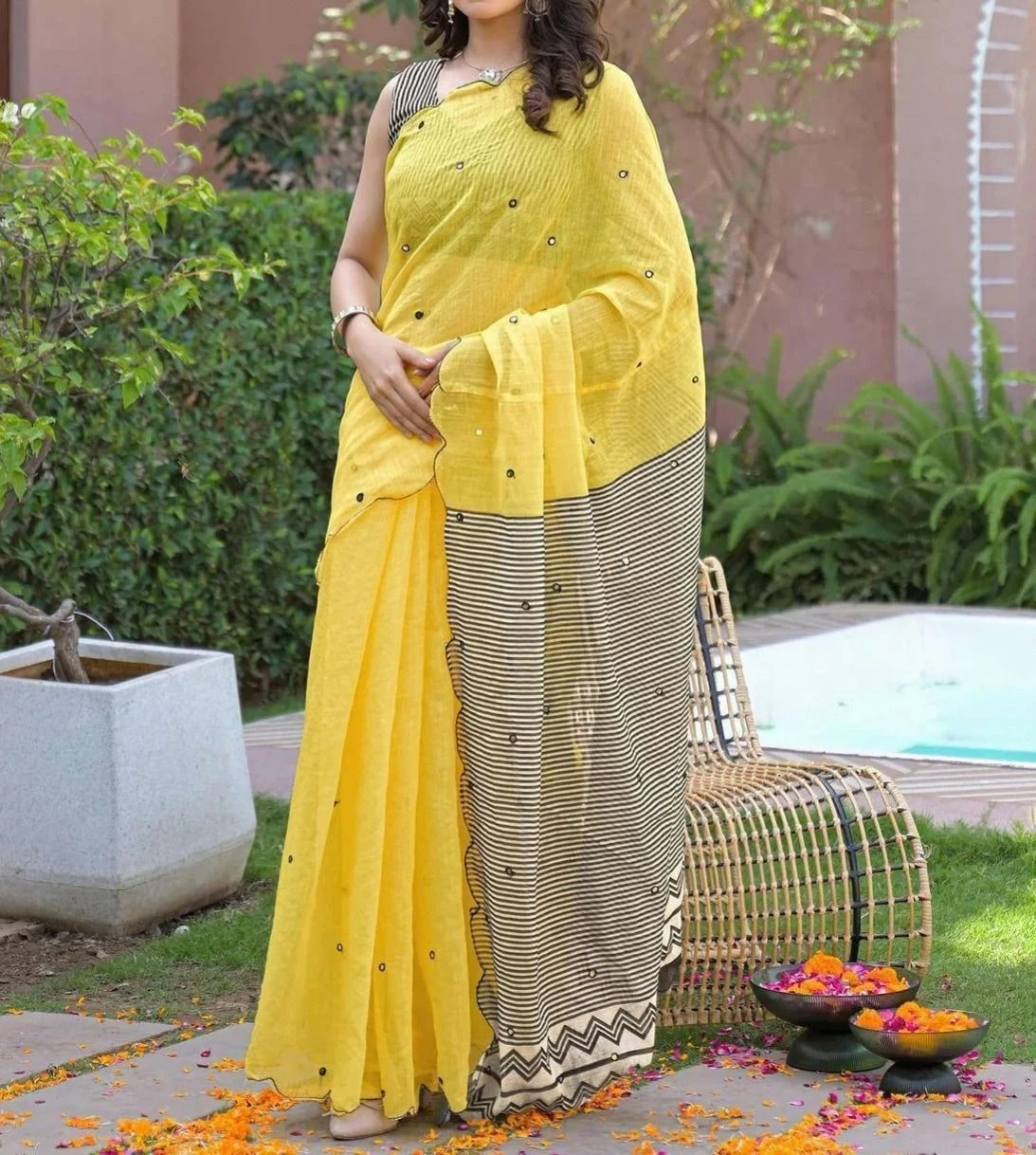 Tryloom Yellow Linen Mirror Work Printed Saree 4