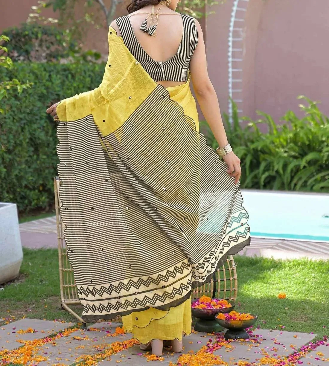 Tryloom Yellow Linen Mirror Work Printed Saree 6