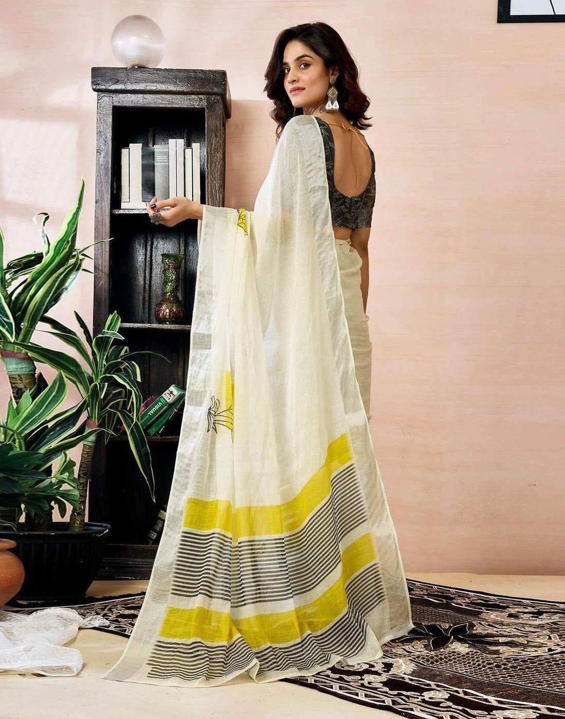 Tryloom Ready to Wear White Linen Floral Printed Saree 5