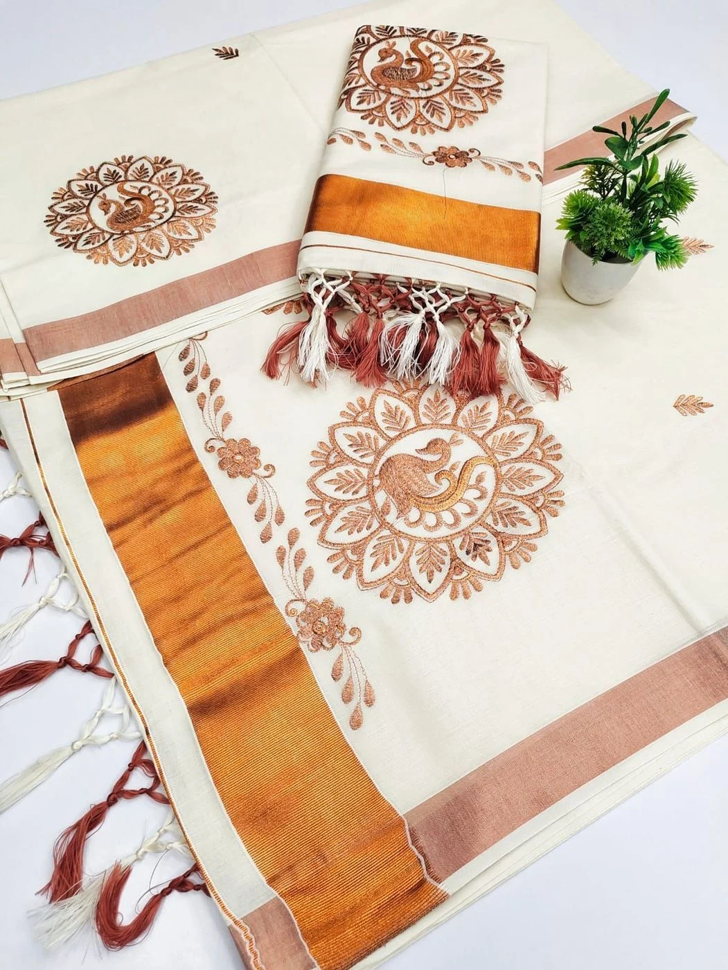 Tryloom Royal Peacock Heritage Kasavu Pure Cotton Saree | Premium Embroidered Kerala Festive Saree 4