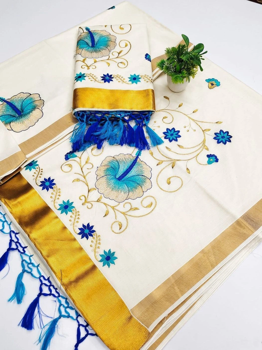 Tryloom Royal Blossom Kasavu Pure Cotton Saree | Premium Embroidered Kerala Festive Saree 1