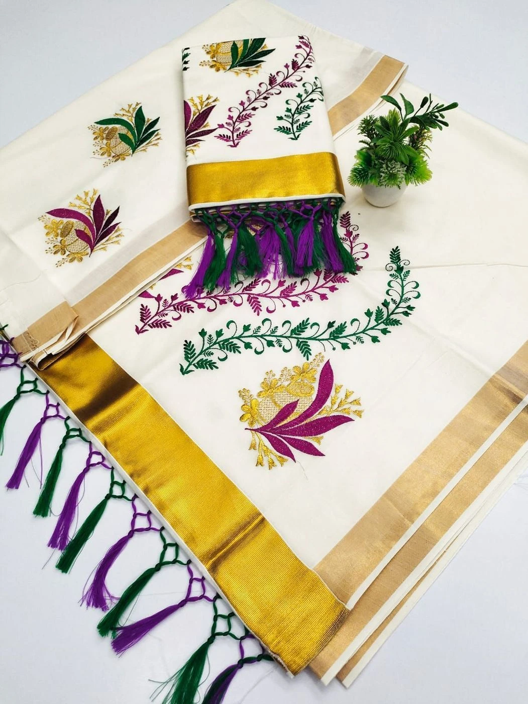 Tryloom Royal Botanical Kasavu Pure Cotton Saree | Premium Embroidered Kerala Festive Saree 1