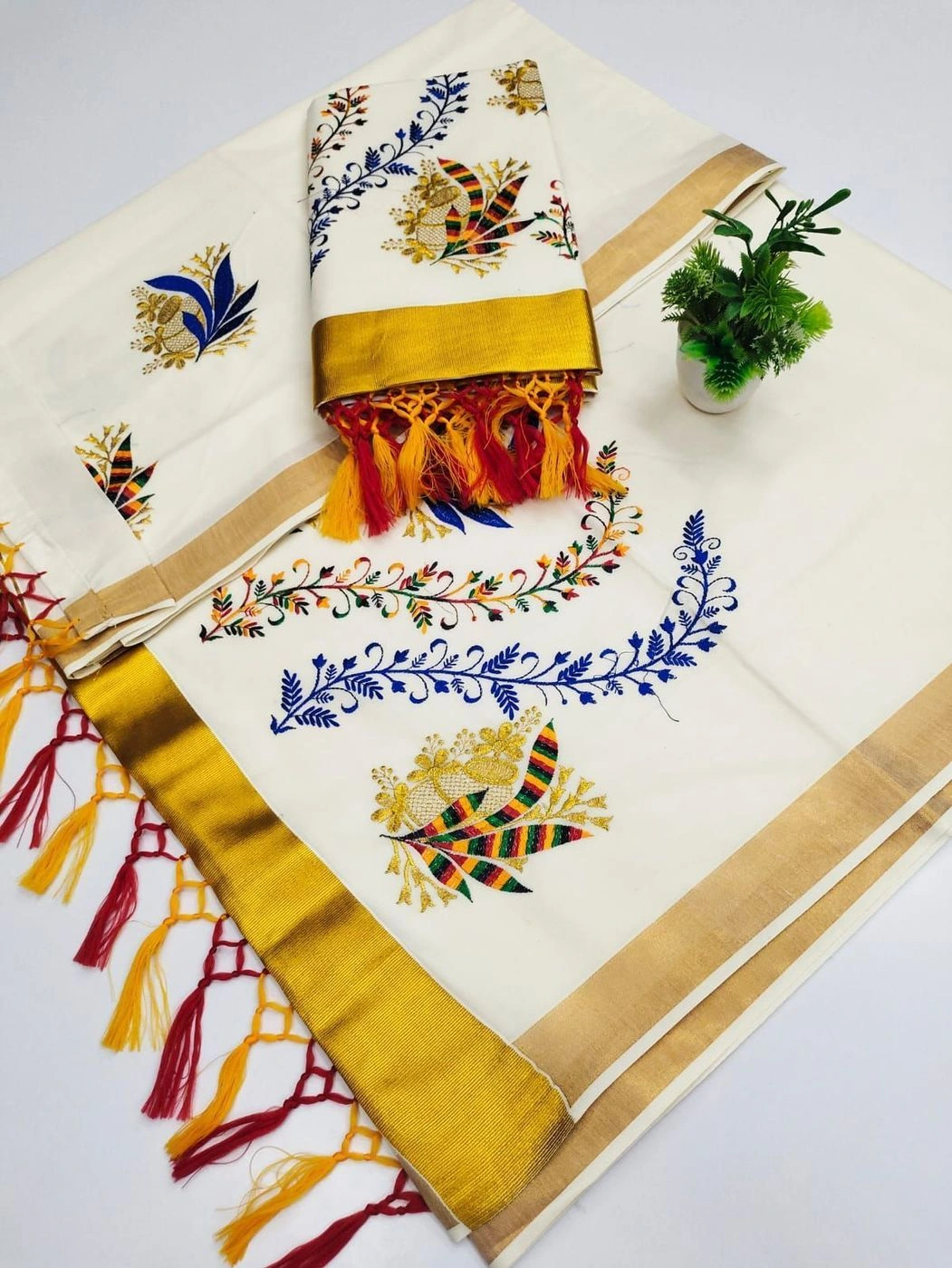Tryloom Royal Botanical Kasavu Pure Cotton Saree | Premium Embroidered Kerala Festive Saree 2