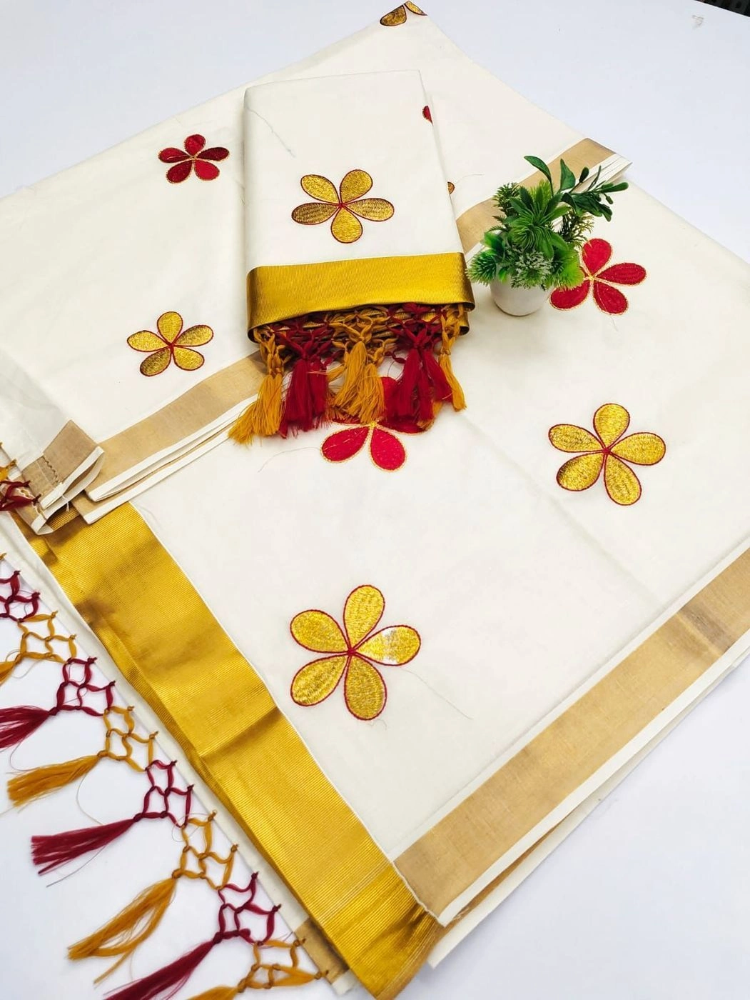 Tryloom Golden Petal Kasavu Pure Cotton Saree | Premium Floral Embroidered Kerala Traditional Saree