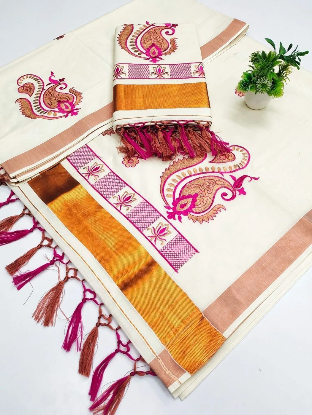 Tryloom Royal Paisley Kasavu Pure Cotton Saree | Premium Embroidered Kerala Traditional Saree | Elegant Festive Collection