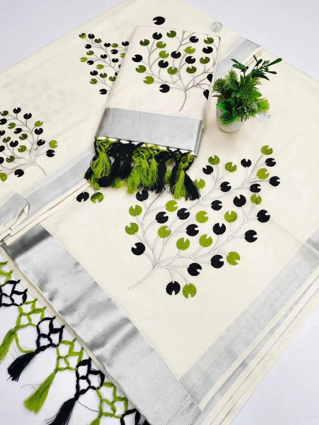 Tryloom Silver Leaf Blossom Pure Cotton Saree | Premium Embroidered Silver Kasavu Saree | Elegant Kerala Traditional Cotton Saree