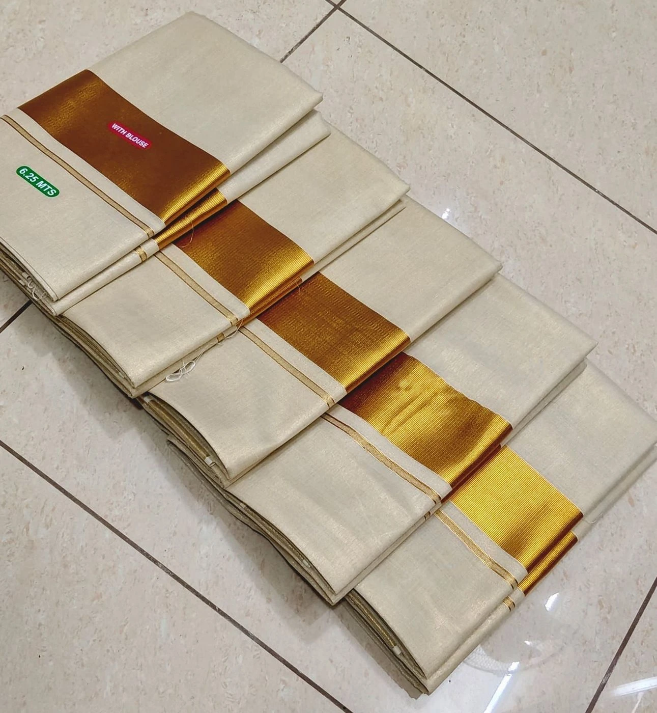 Tranding Tryloom Tissue Plain Kerala Saree 2