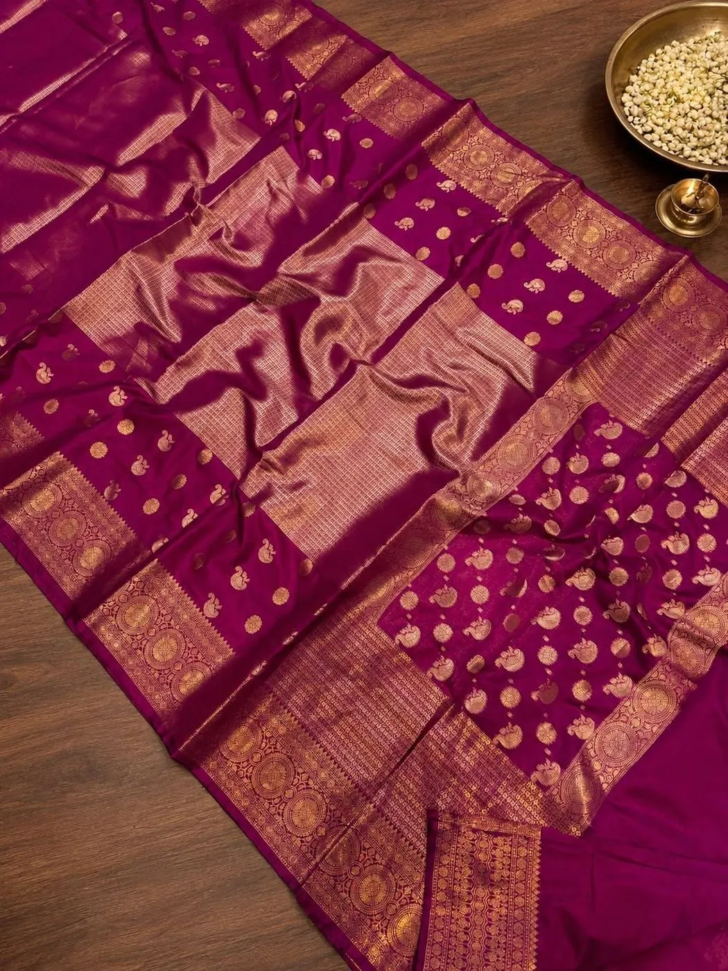 Tryloom Tranding Banarasi Soft Silk Saree 3