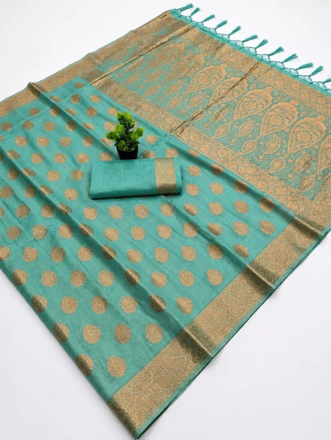Tryloom Fancy Shimmer Thread Putta Work Saree – Premium Lightweight Designer Saree with Rich Pallu & Tusser Work 3