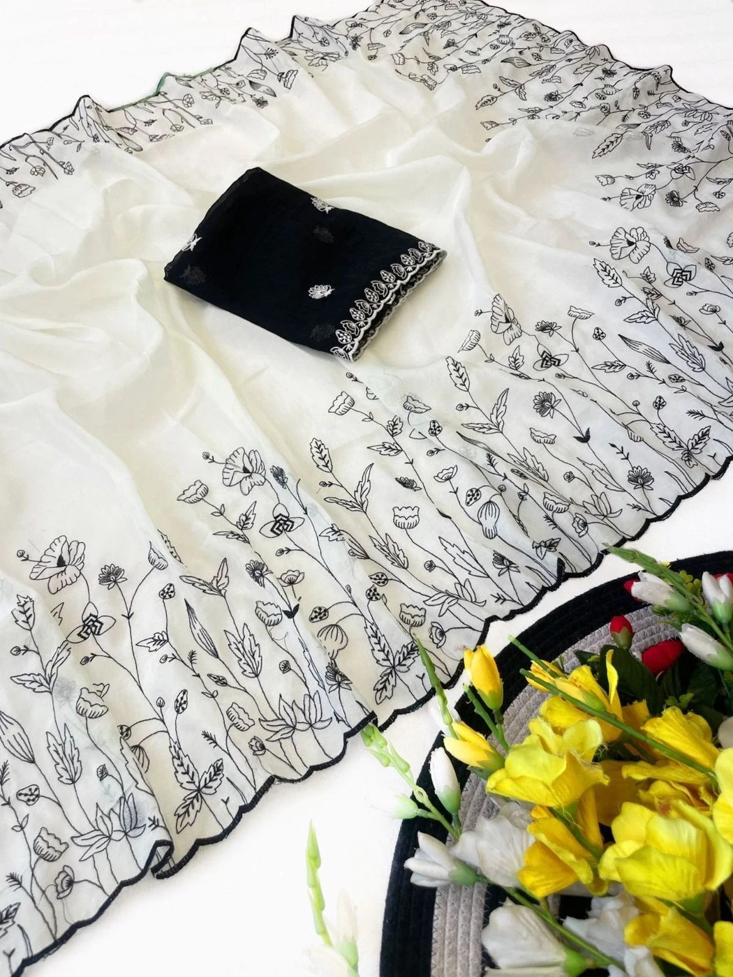 Tryloom Midnight Bloom Linen Cotton Digital Print Saree | Premium Cutwork Designer Saree with Contrast Blouse 3