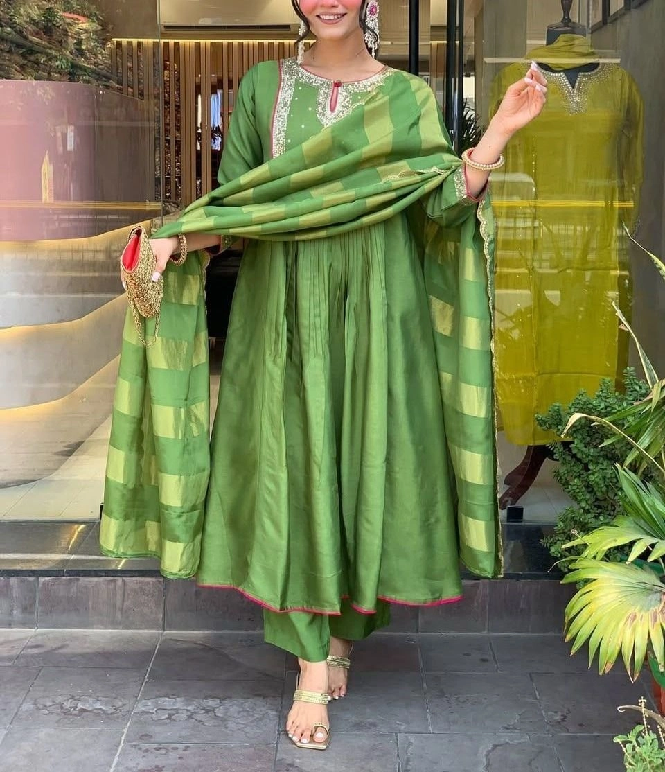 Tryloom Emerald Grace Premium Maheshwari Silk 3-Piece Suit Set | Designer Embroidered Ethnic Wear for Women 7