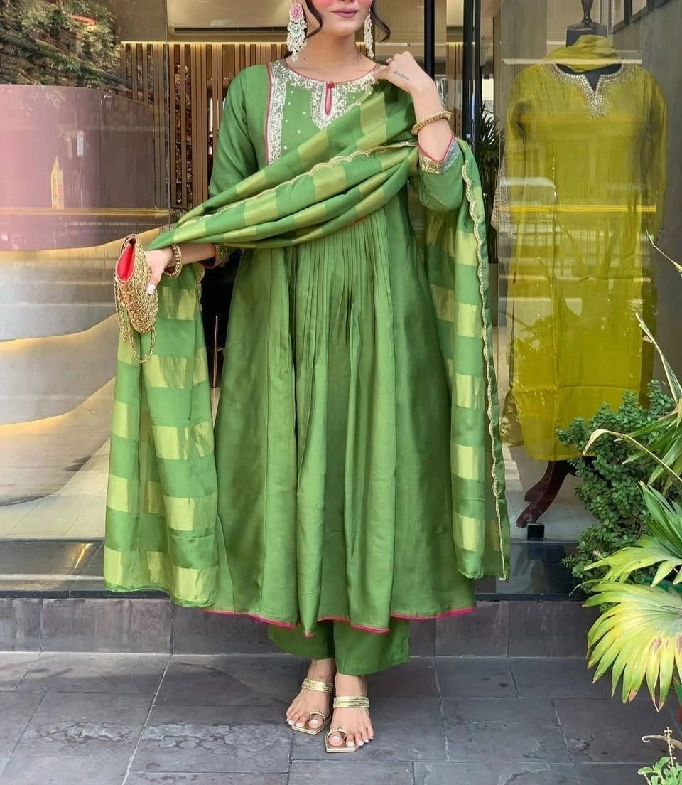 Tryloom Emerald Grace Premium Maheshwari Silk 3-Piece Suit Set | Designer Embroidered Ethnic Wear for Women 3