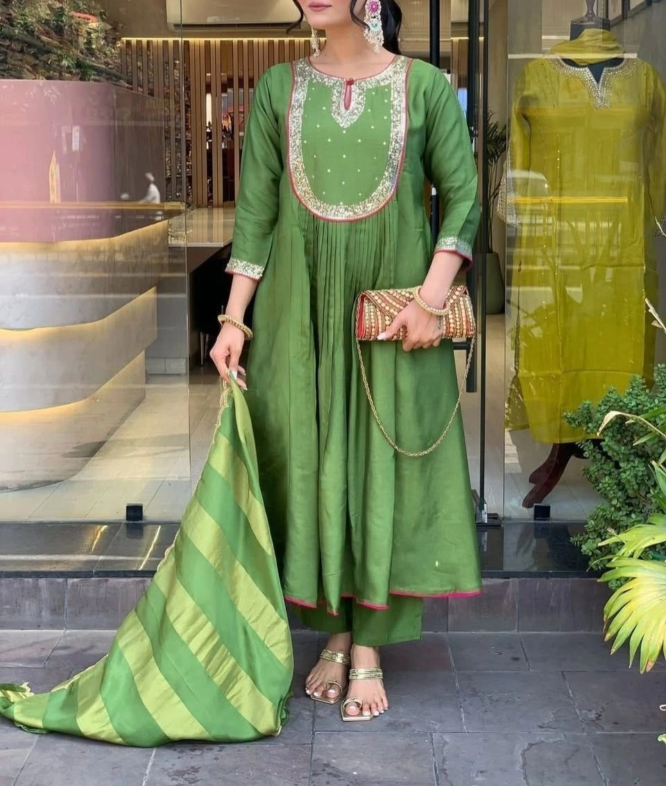 Tryloom Emerald Grace Premium Maheshwari Silk 3-Piece Suit Set | Designer Embroidered Ethnic Wear for Women 1