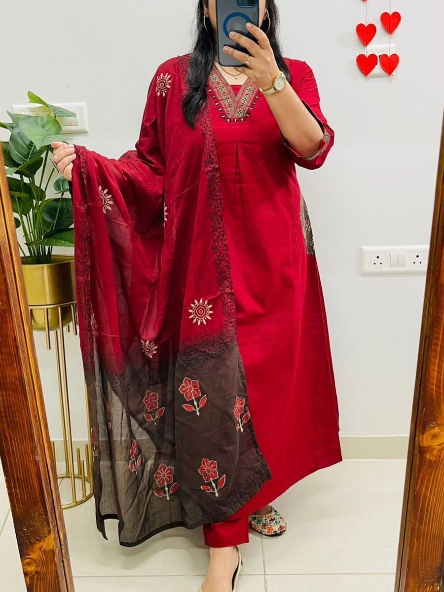 Tryloom Royal Heritage Premium Cotton Kurti Pant Set with Printed Mulmul Dupatta | Embroidered Ethnic Wear | Festive & Office Collection 1