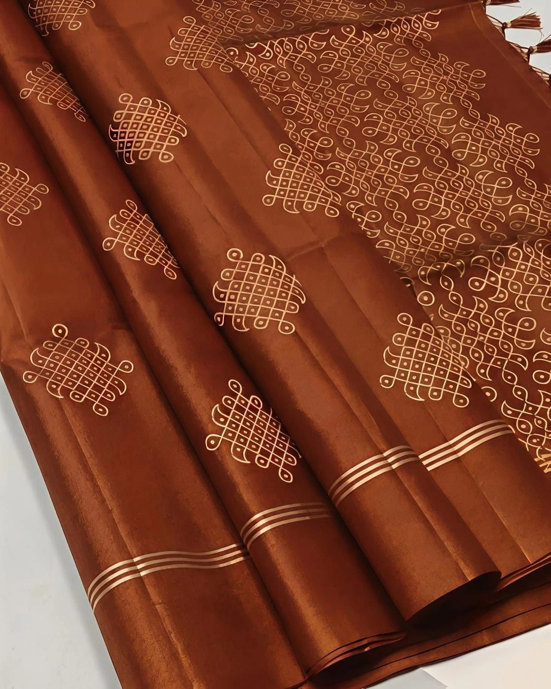Tryloom Vintage Kolam Premium Soft Silk Saree | Traditional Designer Silk Saree with Rich Kolam Pallu & Elegant Blouse 2