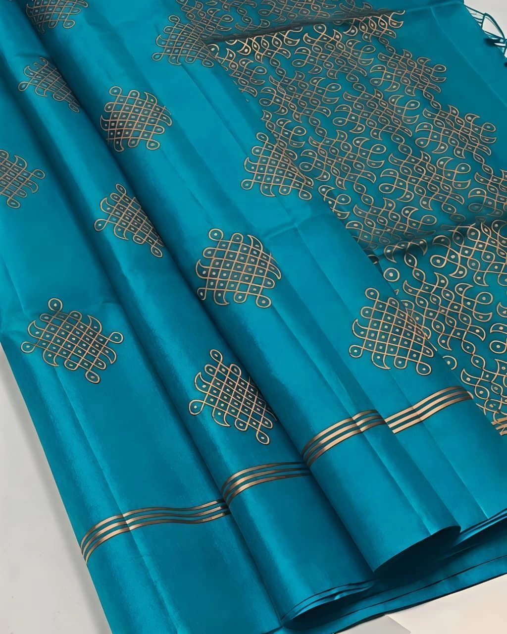 Tryloom Vintage Kolam Premium Soft Silk Saree | Traditional Designer Silk Saree with Rich Kolam Pallu & Elegant Blouse 2