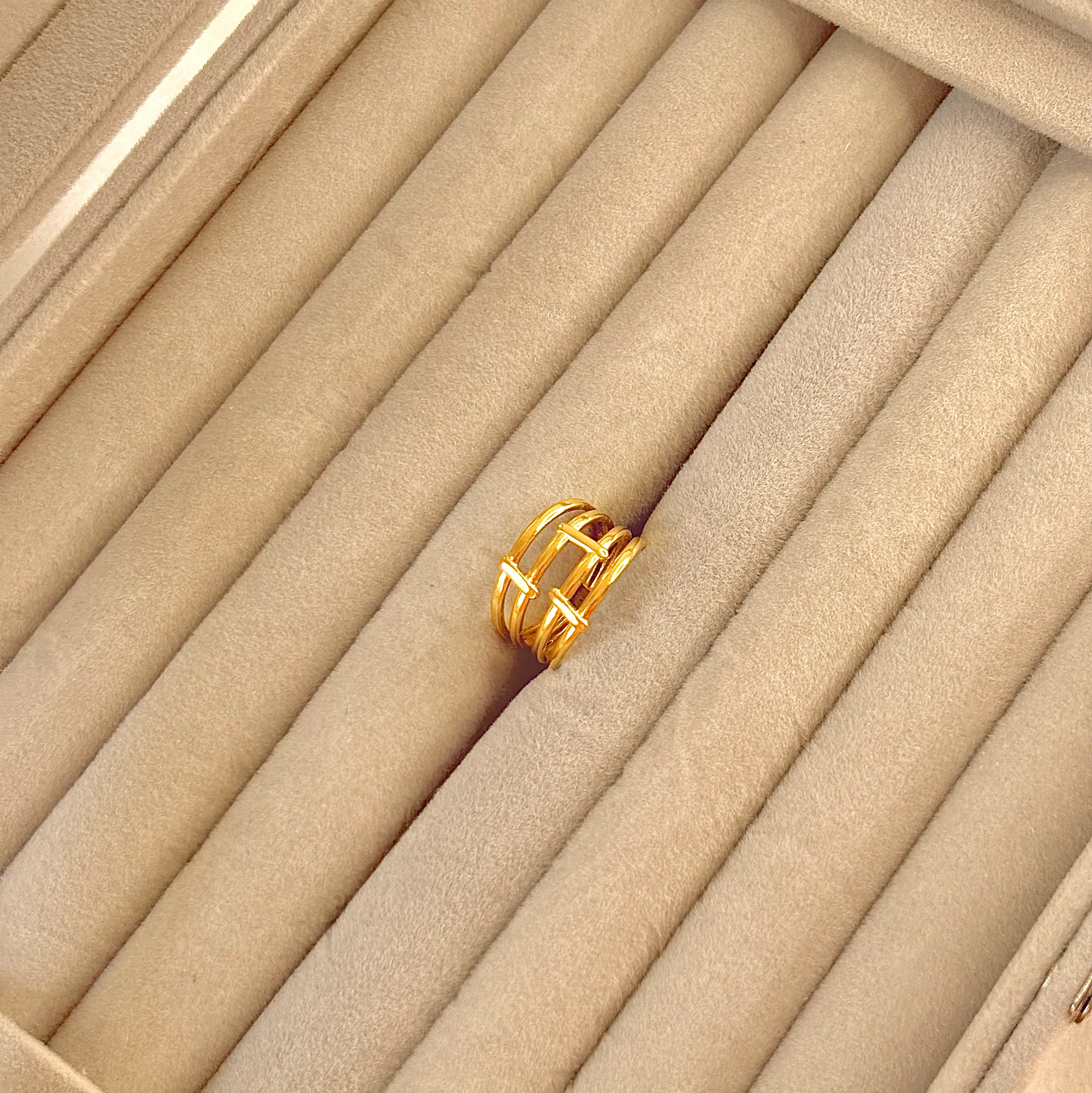 Contemporary adjustable ring