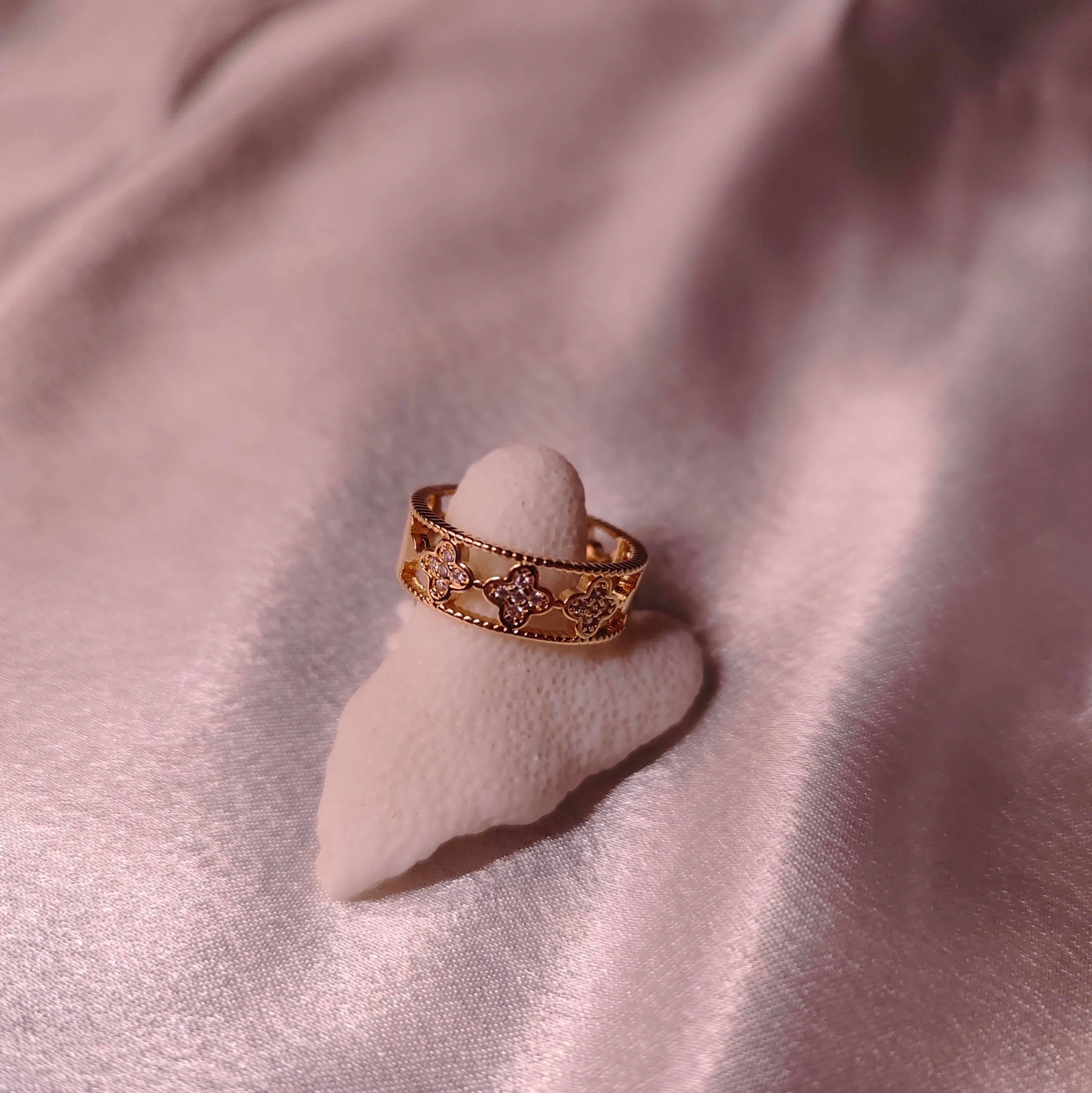 Clover themed adjustable ring 2