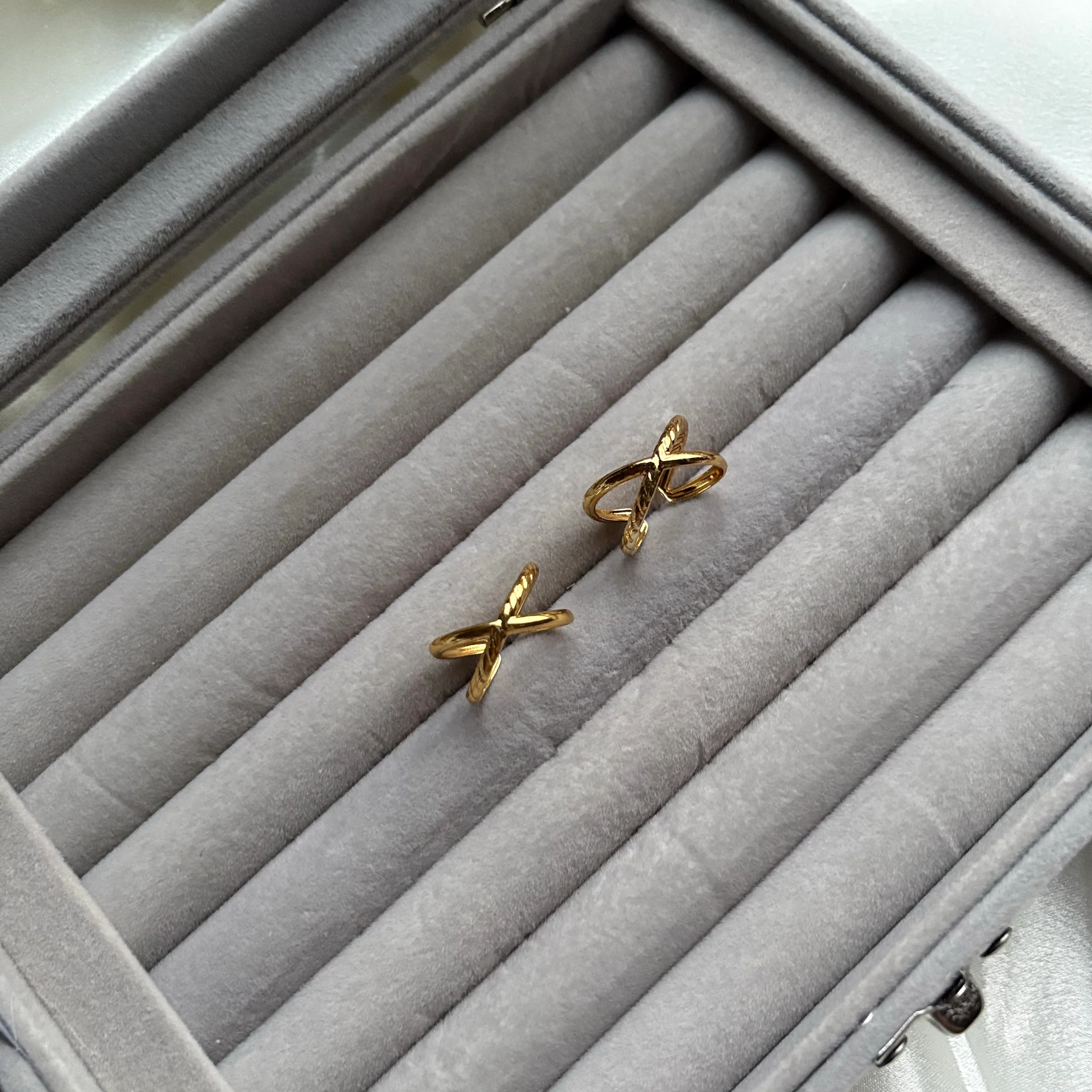 Cross design adjustable ring 3