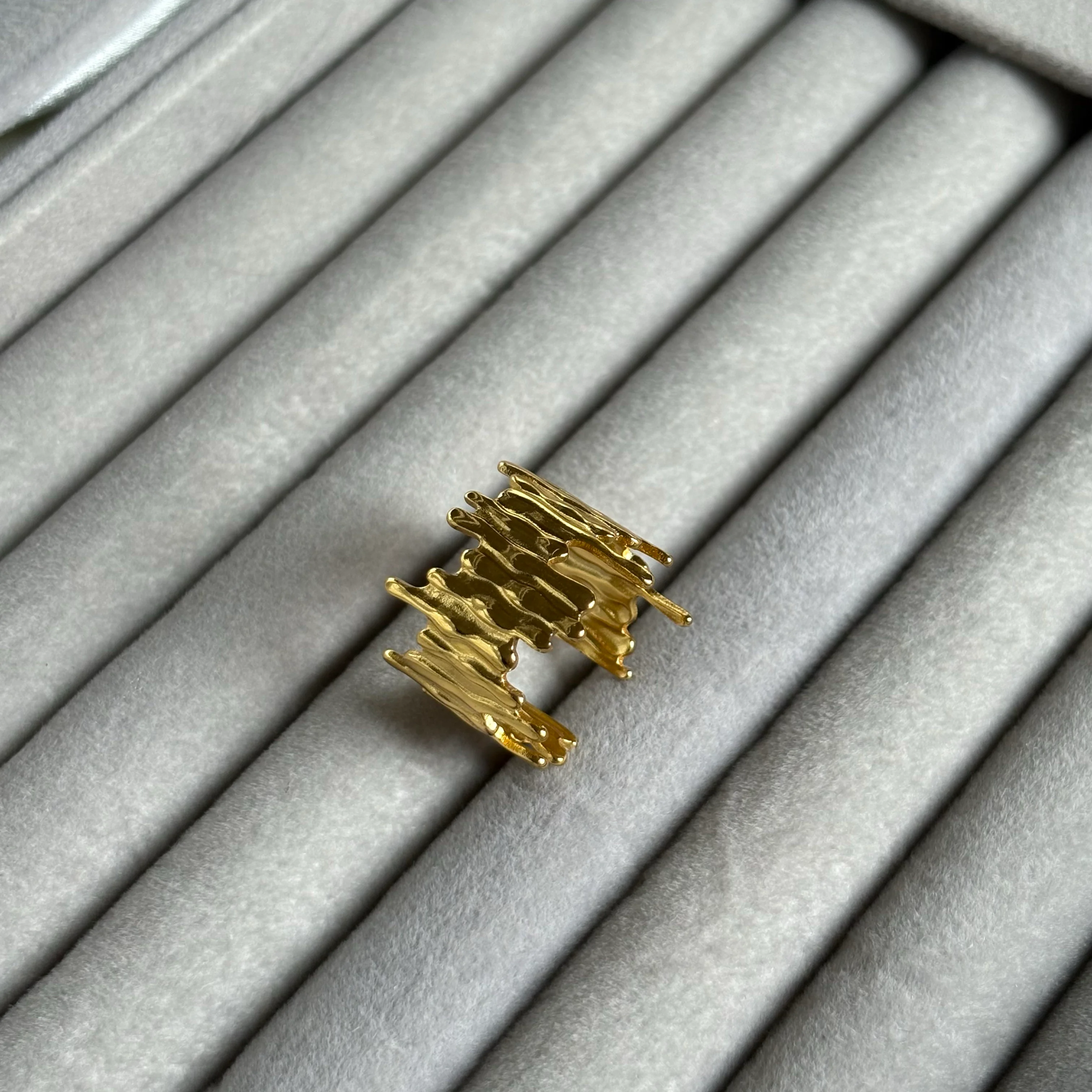 Contemporary adjustable ring 2
