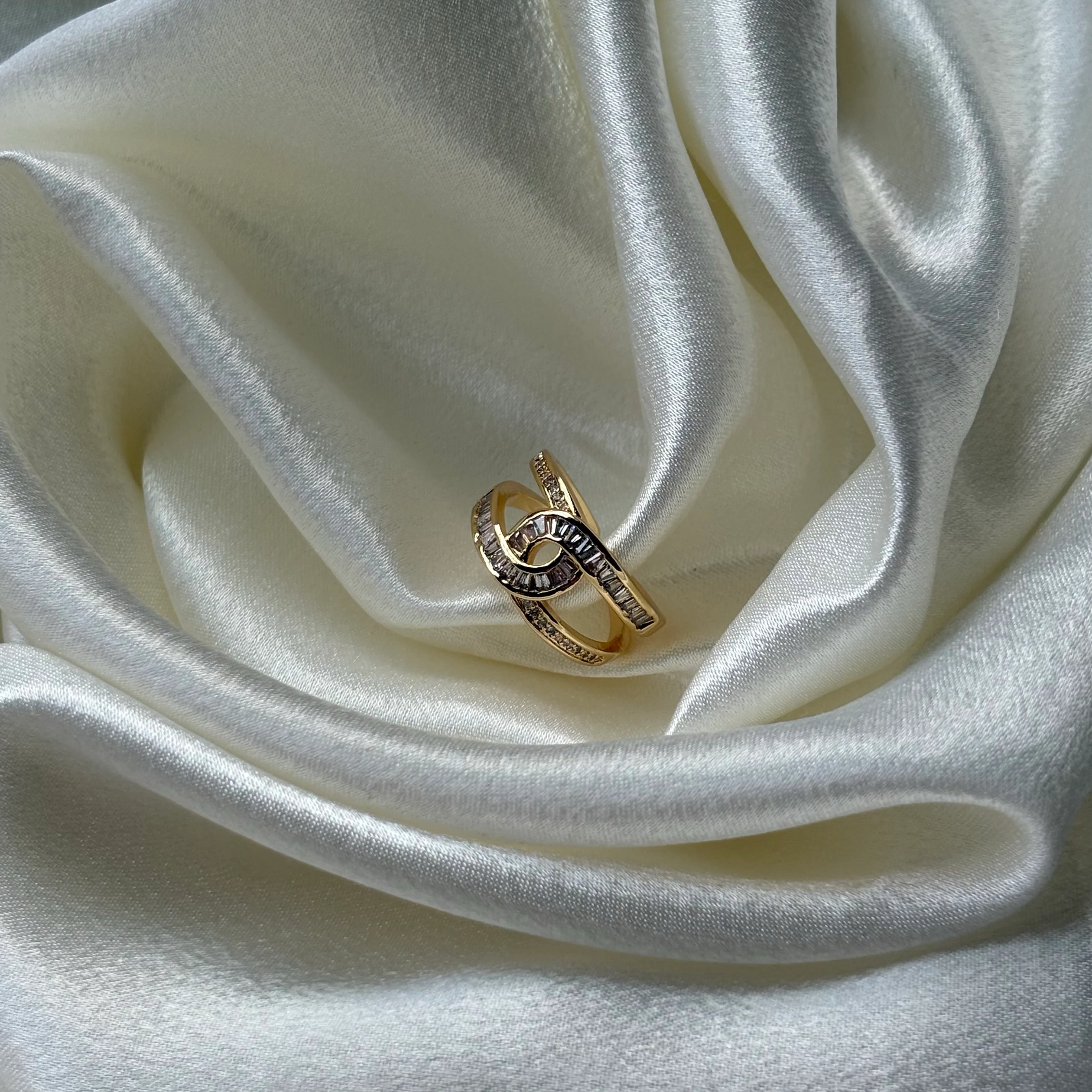 Interconnected stone themed adjustable ring 2