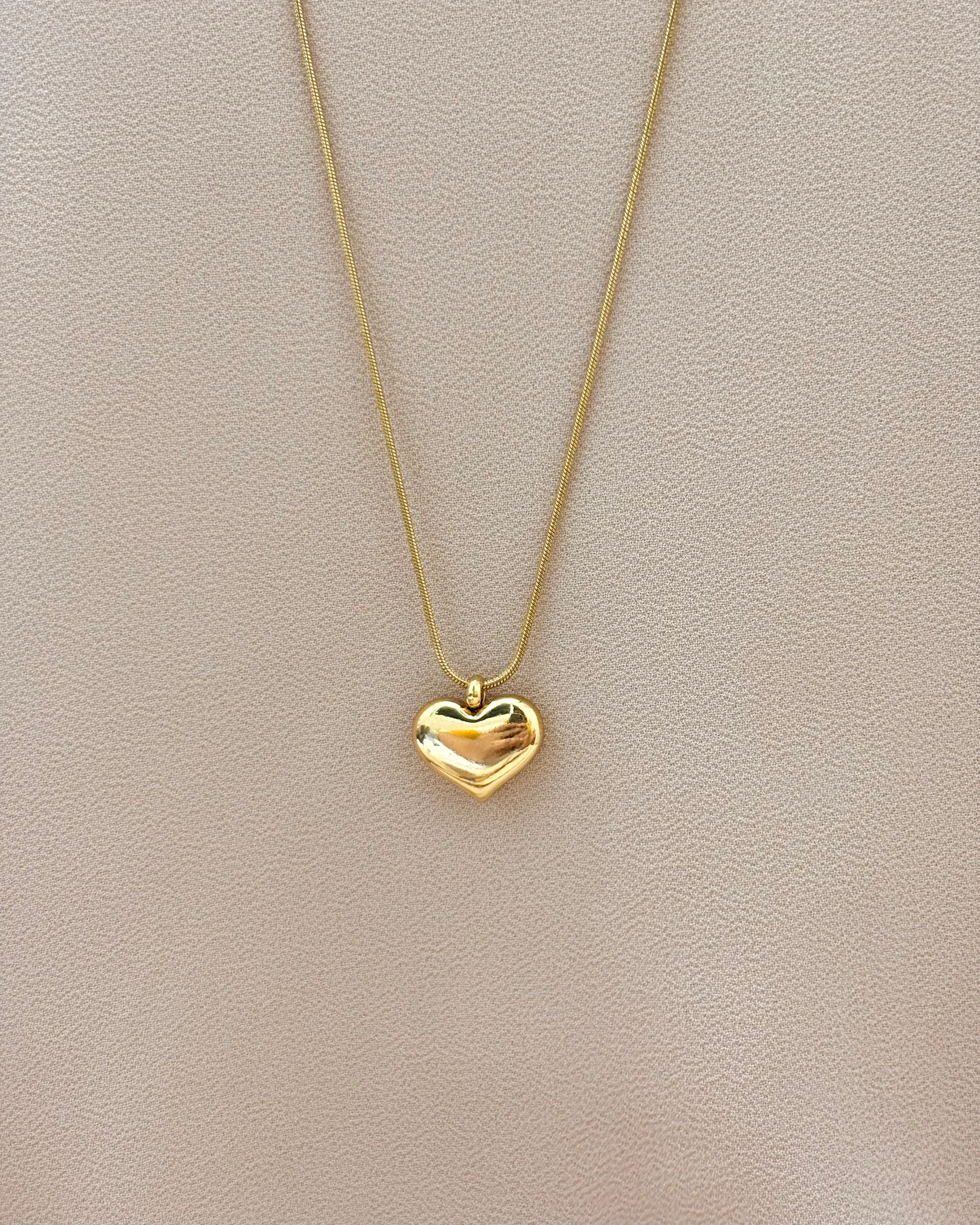 Heart shaped pendant necklace 2