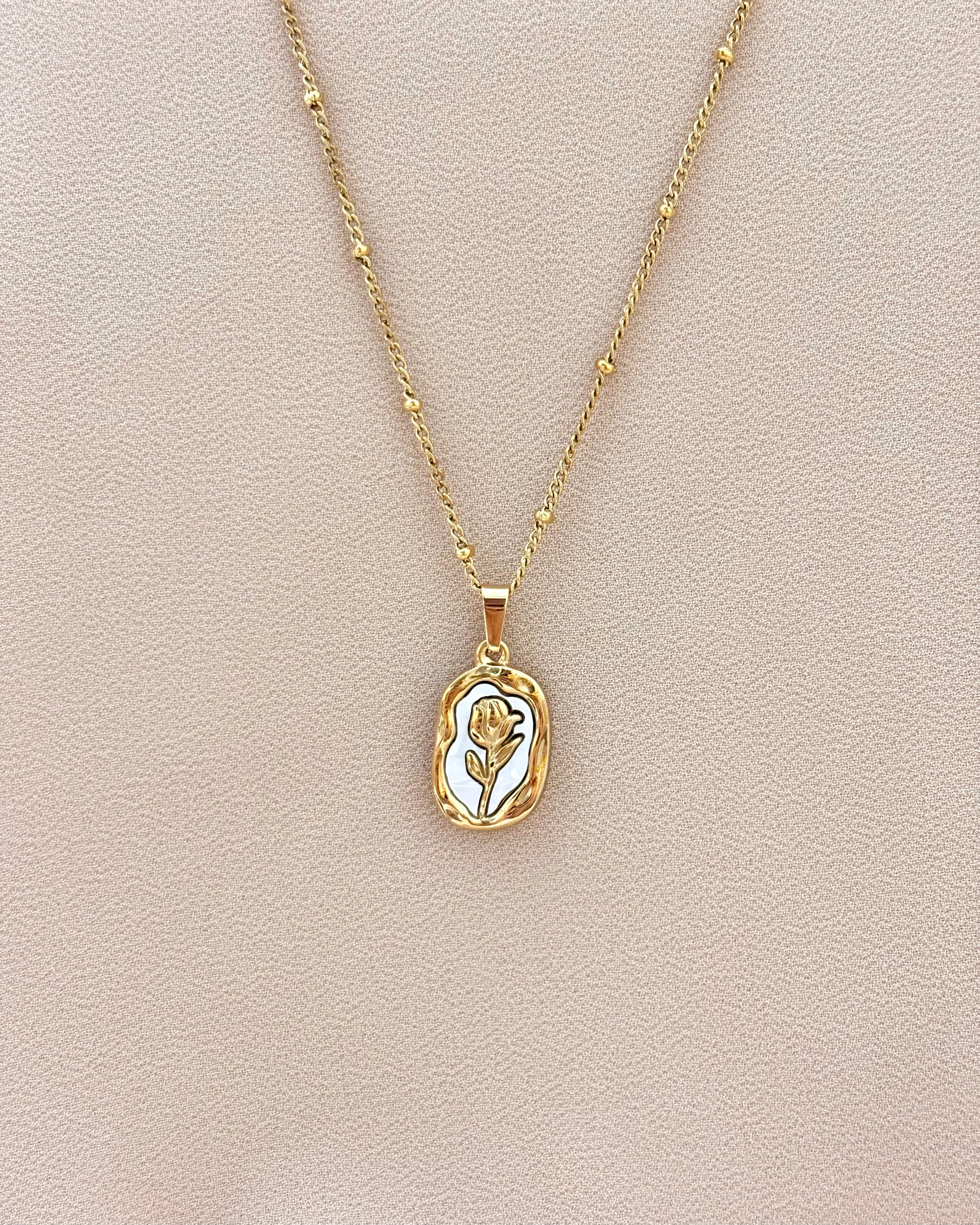 Rose sealed white pendant necklace 2