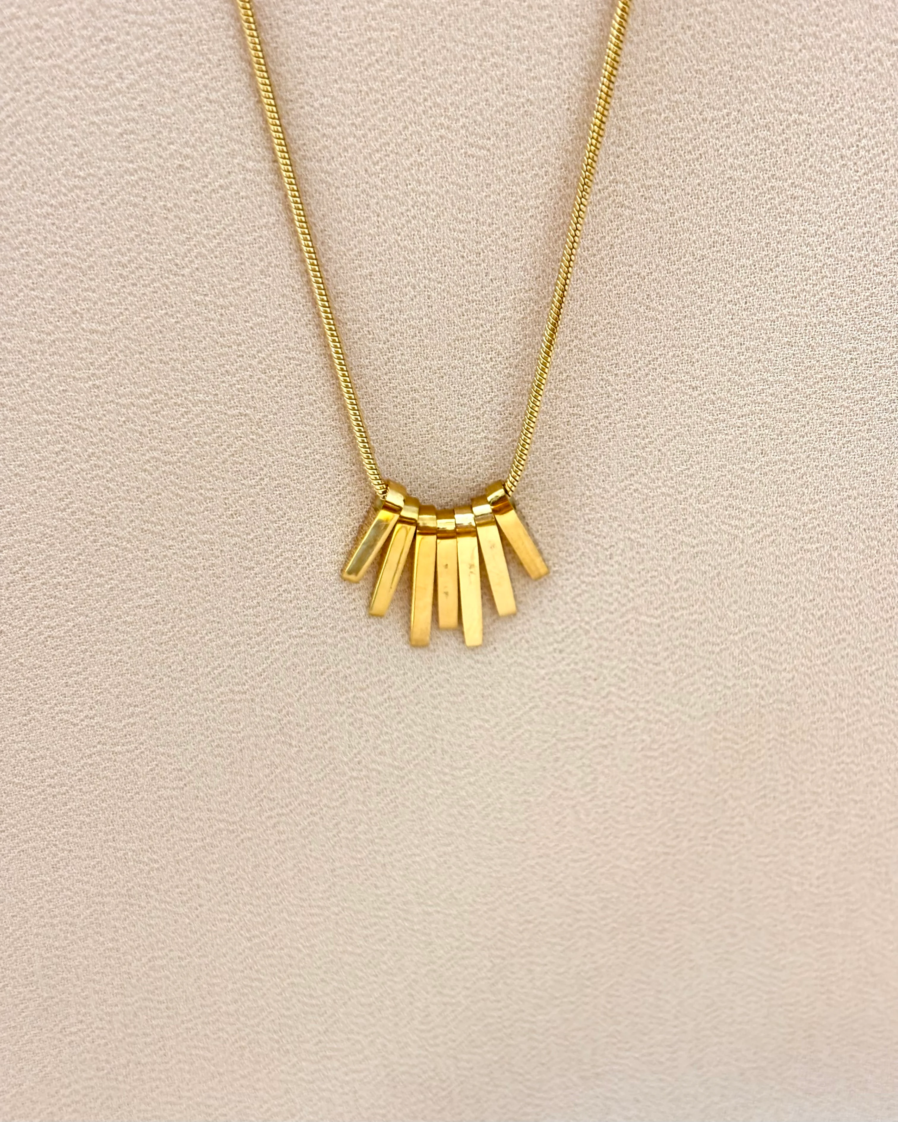 Dangling strips pendant necklace 2