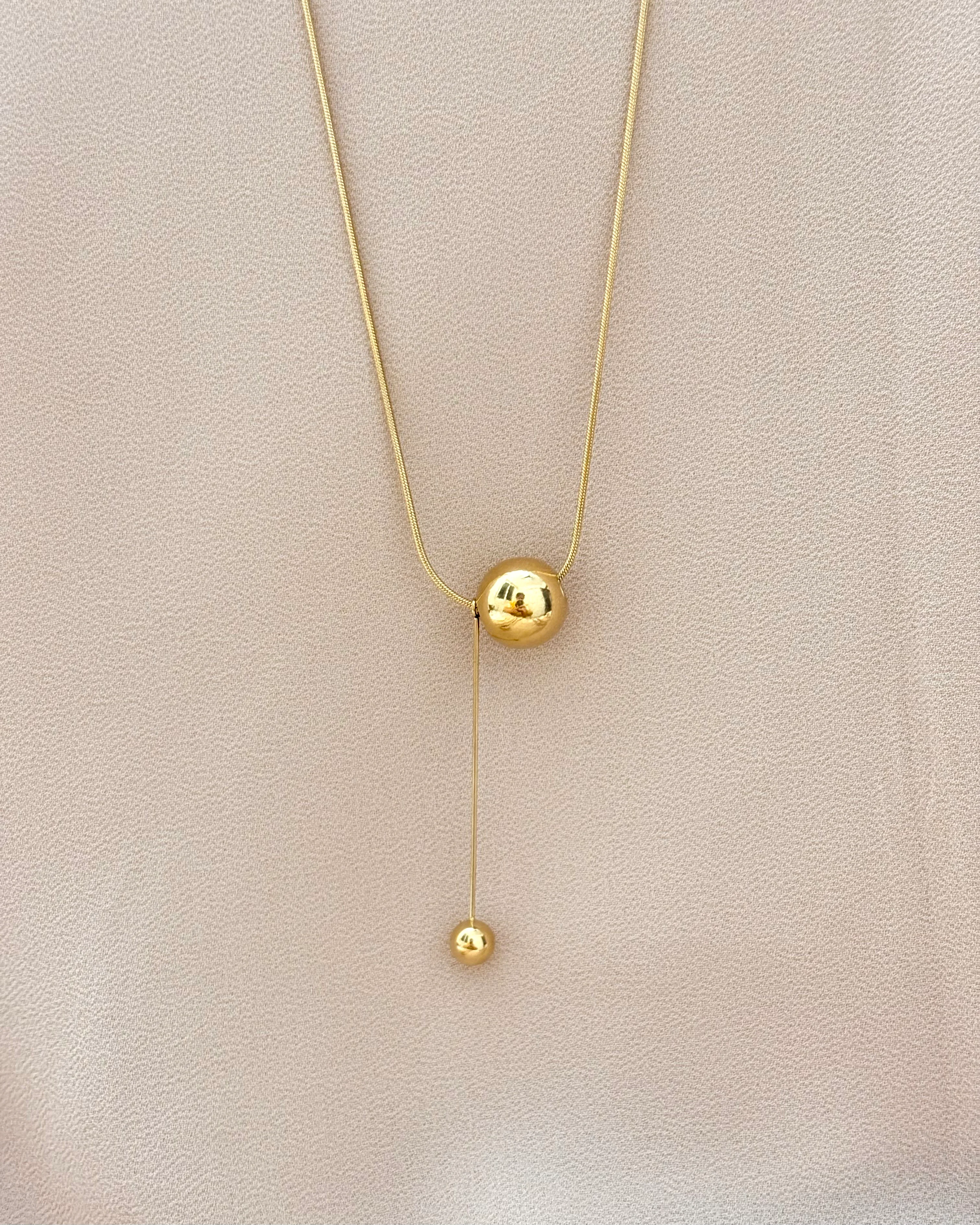Dropping beads necklace