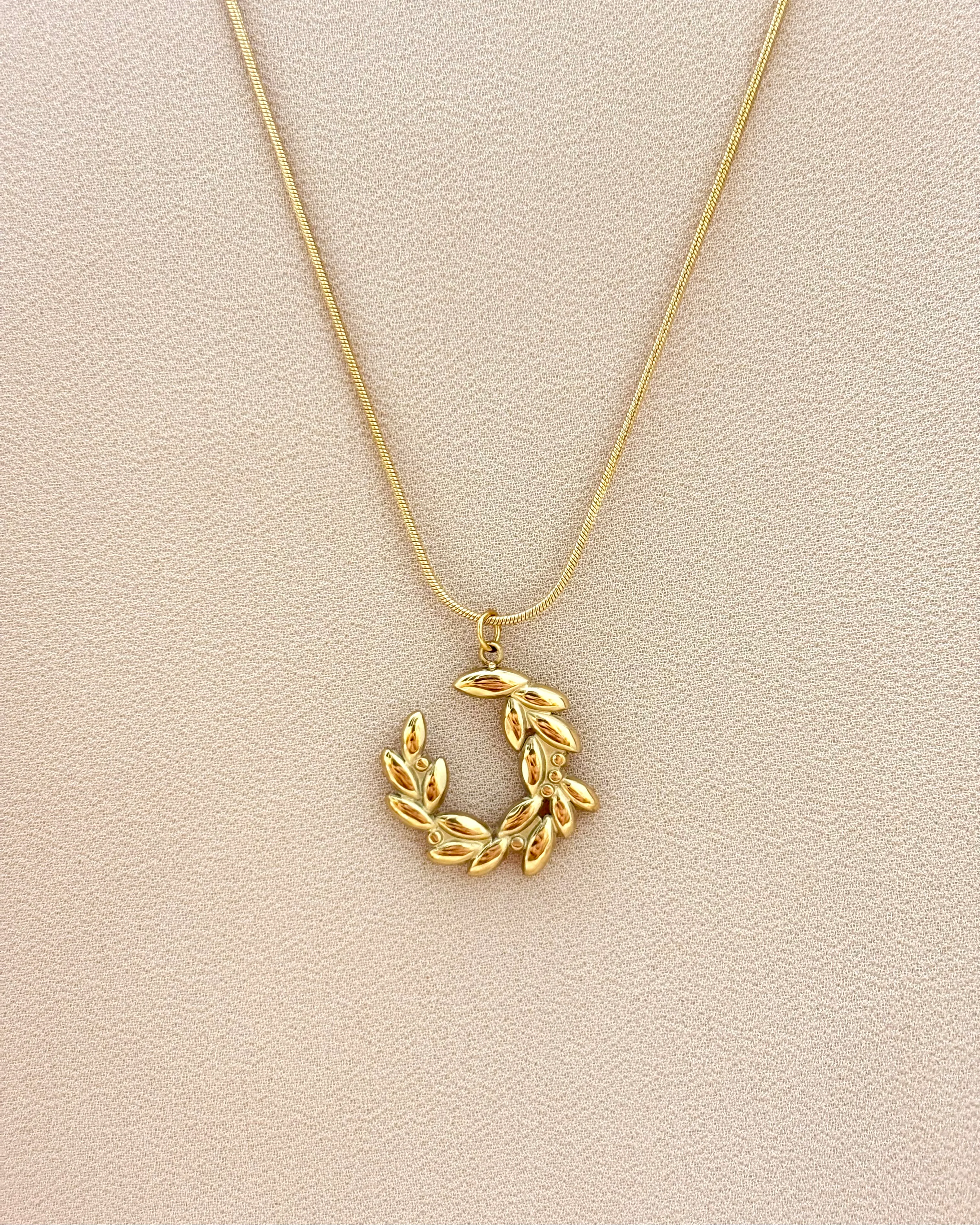 Crescent moon themed pendant necklace 1