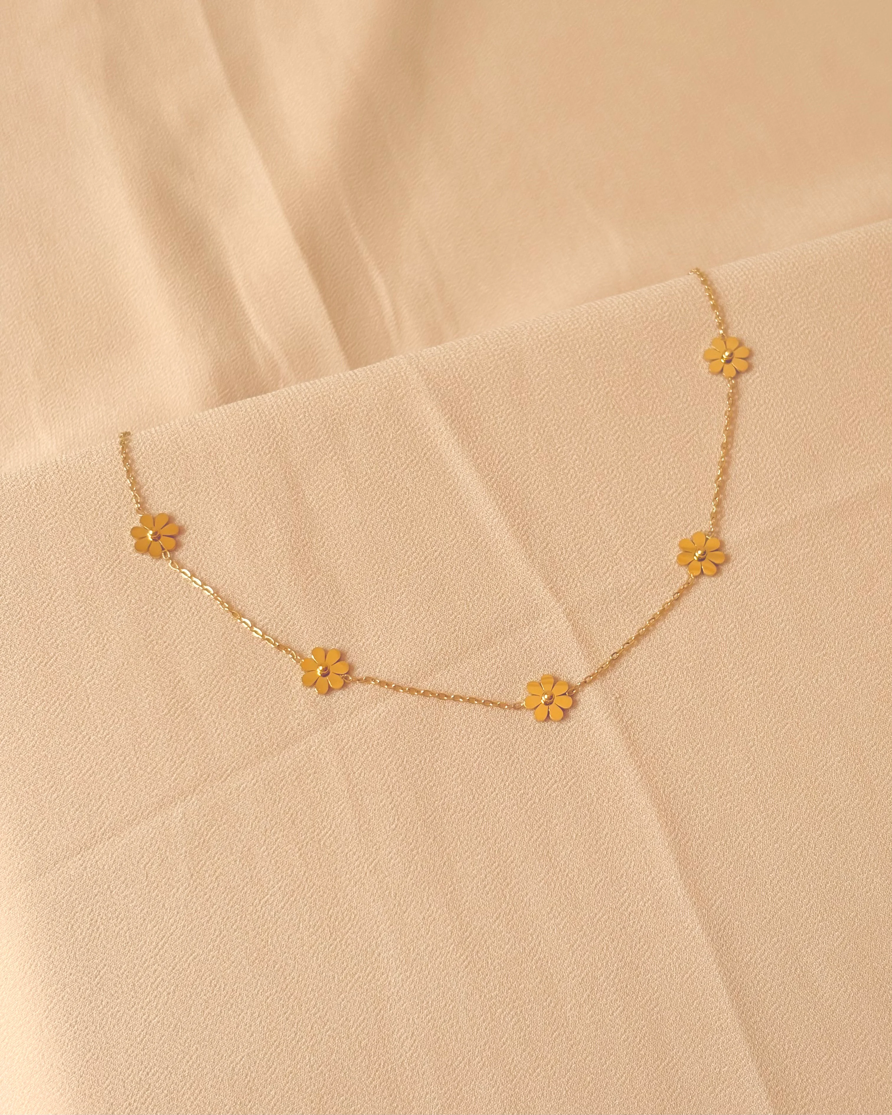 Flower connected chain necklace 2