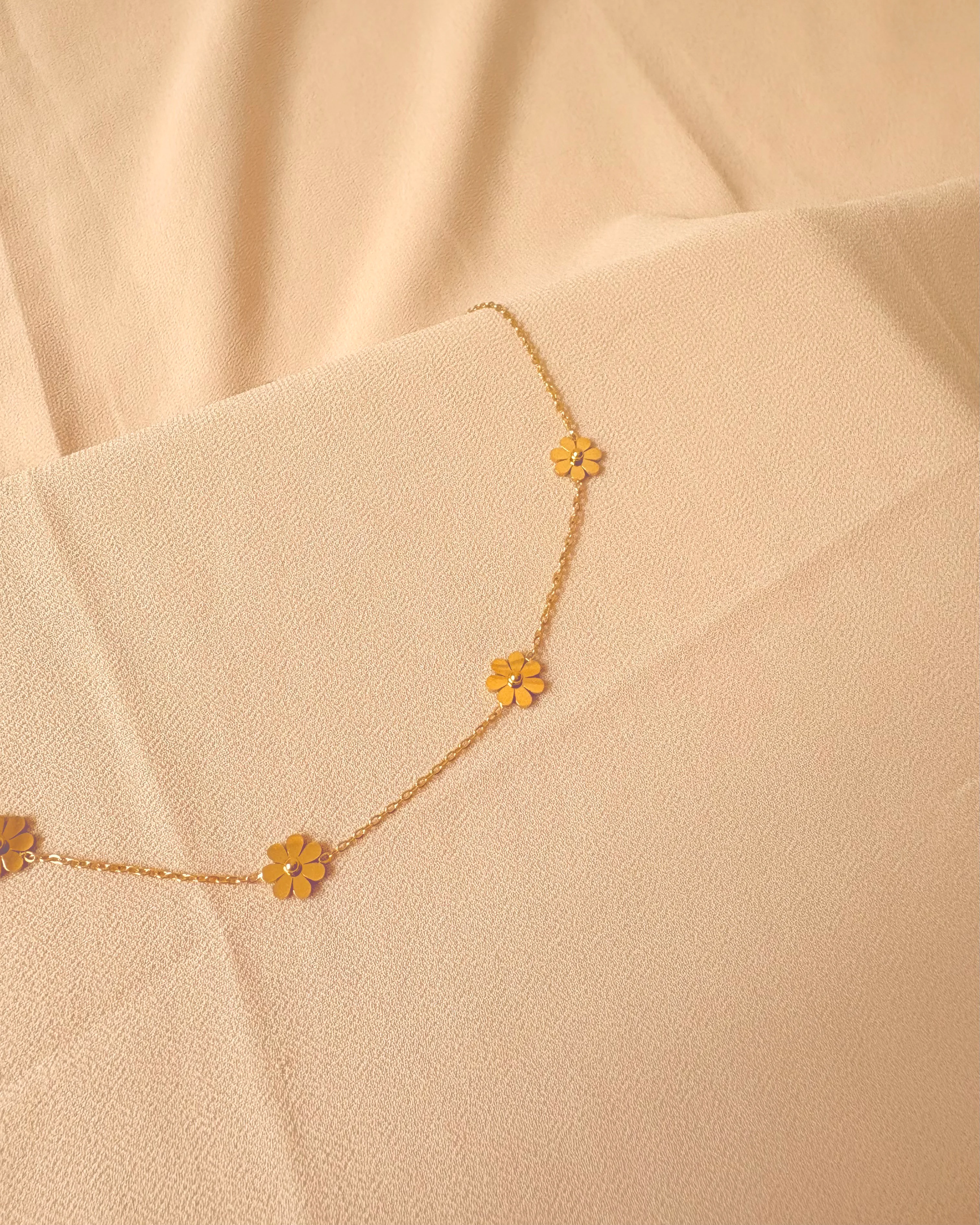Flower connected chain necklace 3