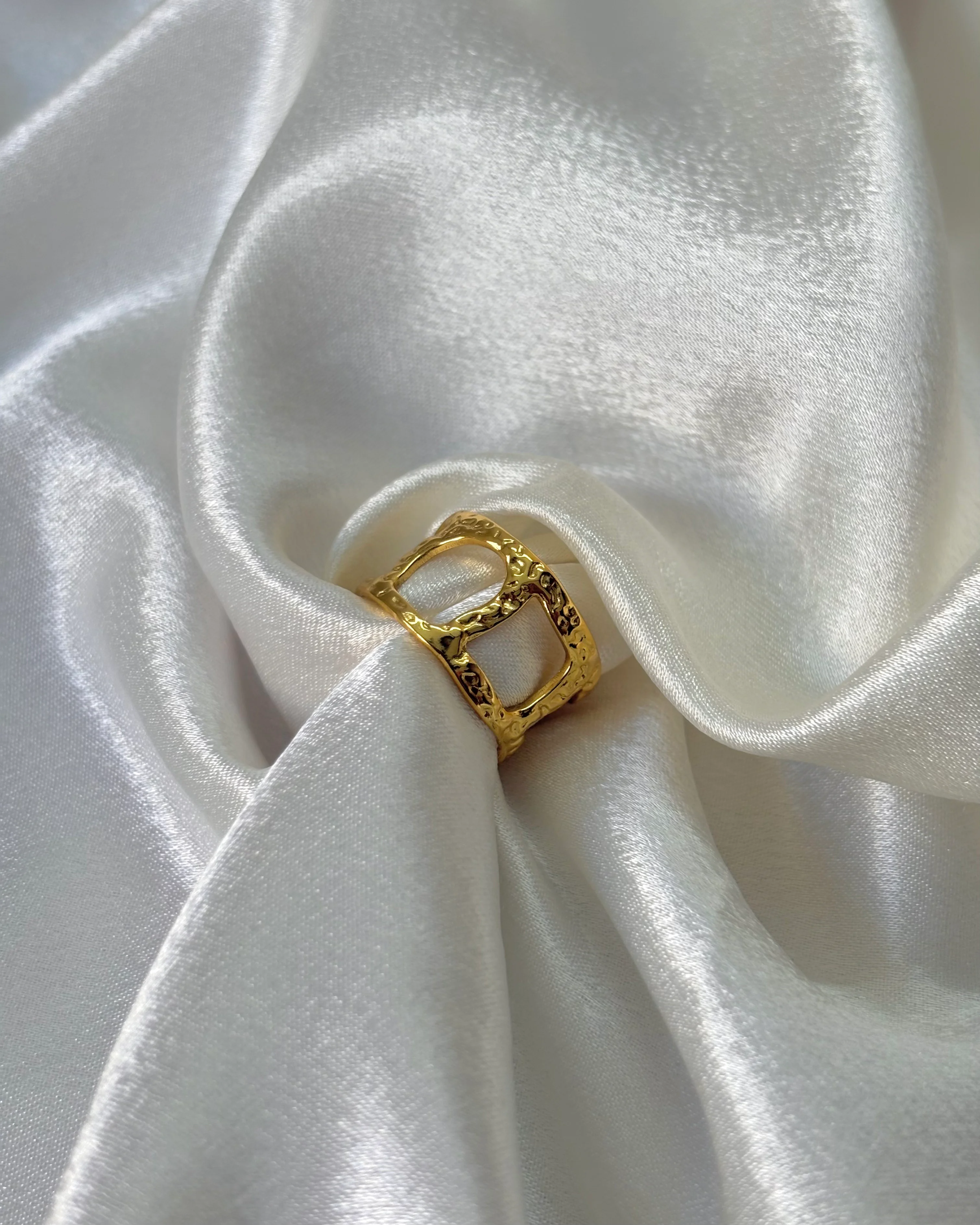 Contemporary ring 2