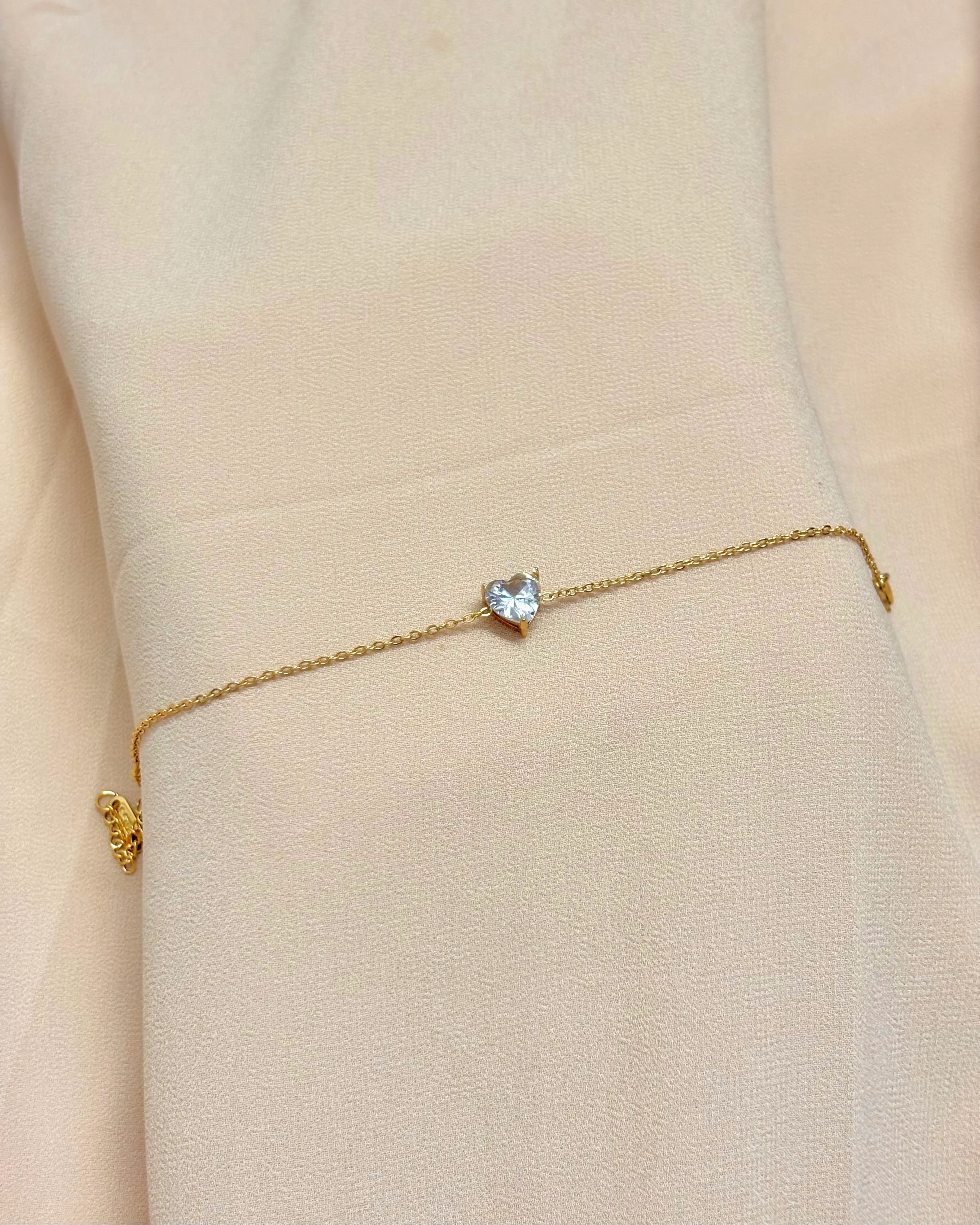 Minimal stone studded heart bracelet