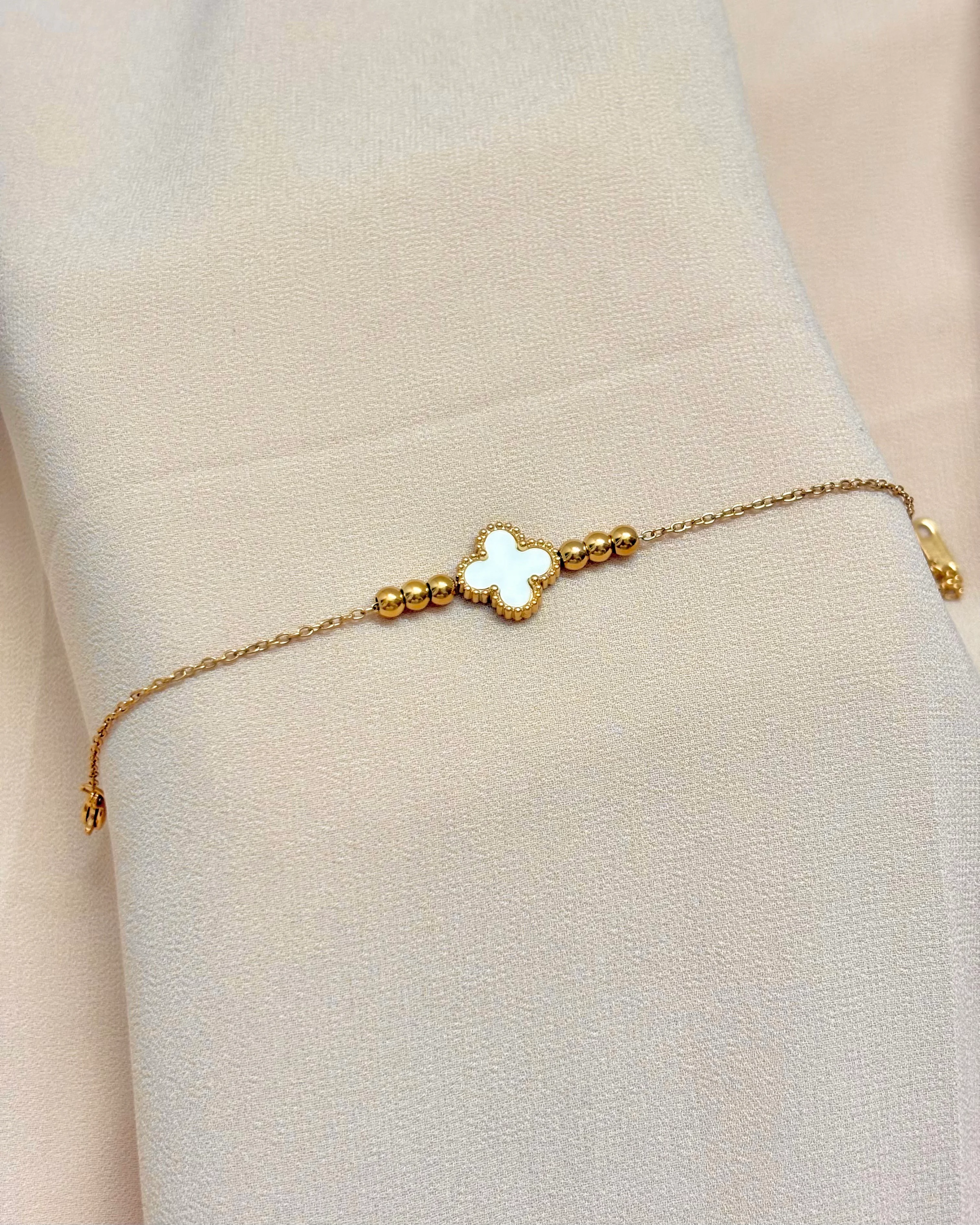 White clover minimal bracelet