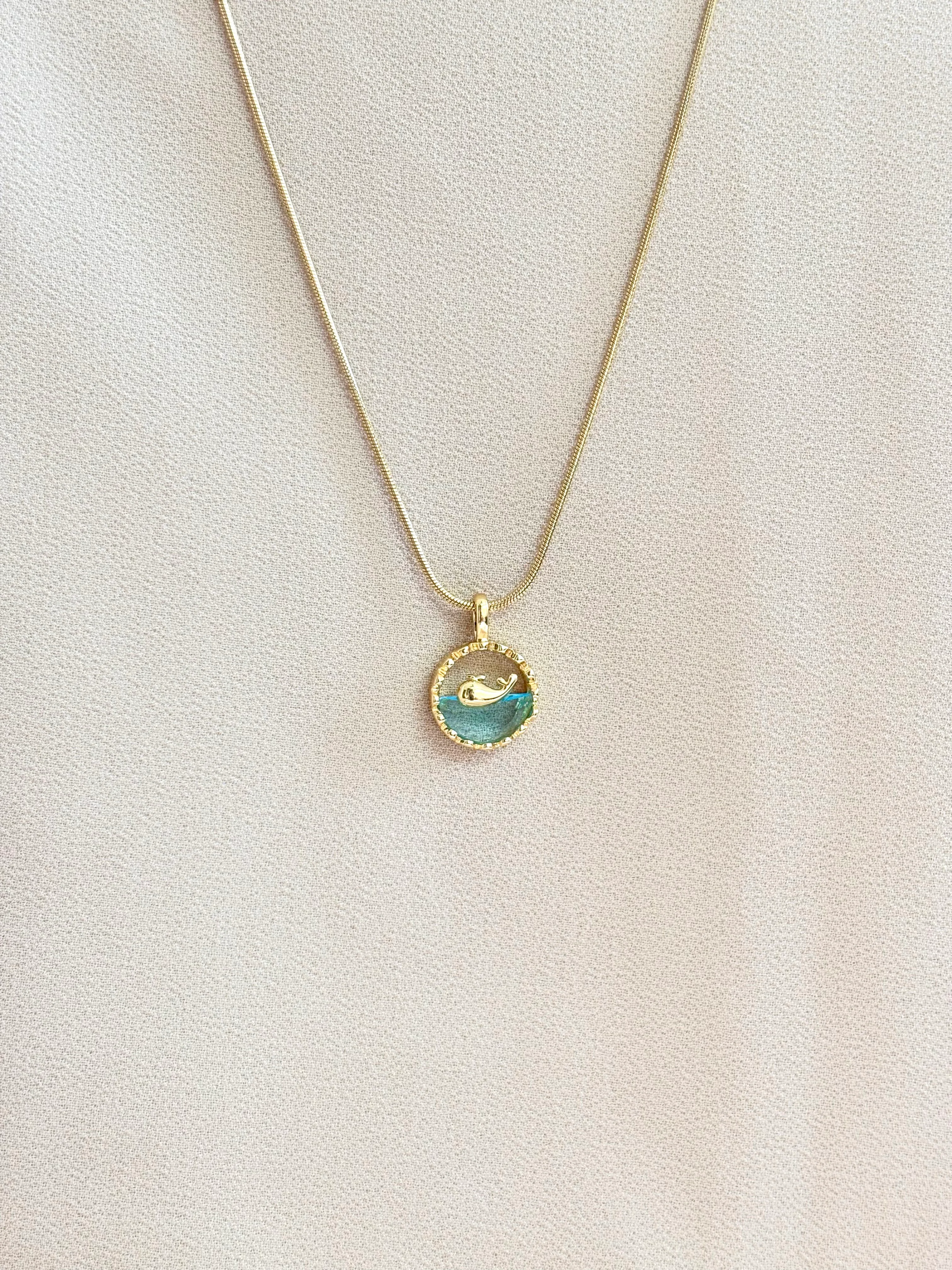 Sailing whale pendant necklace 1