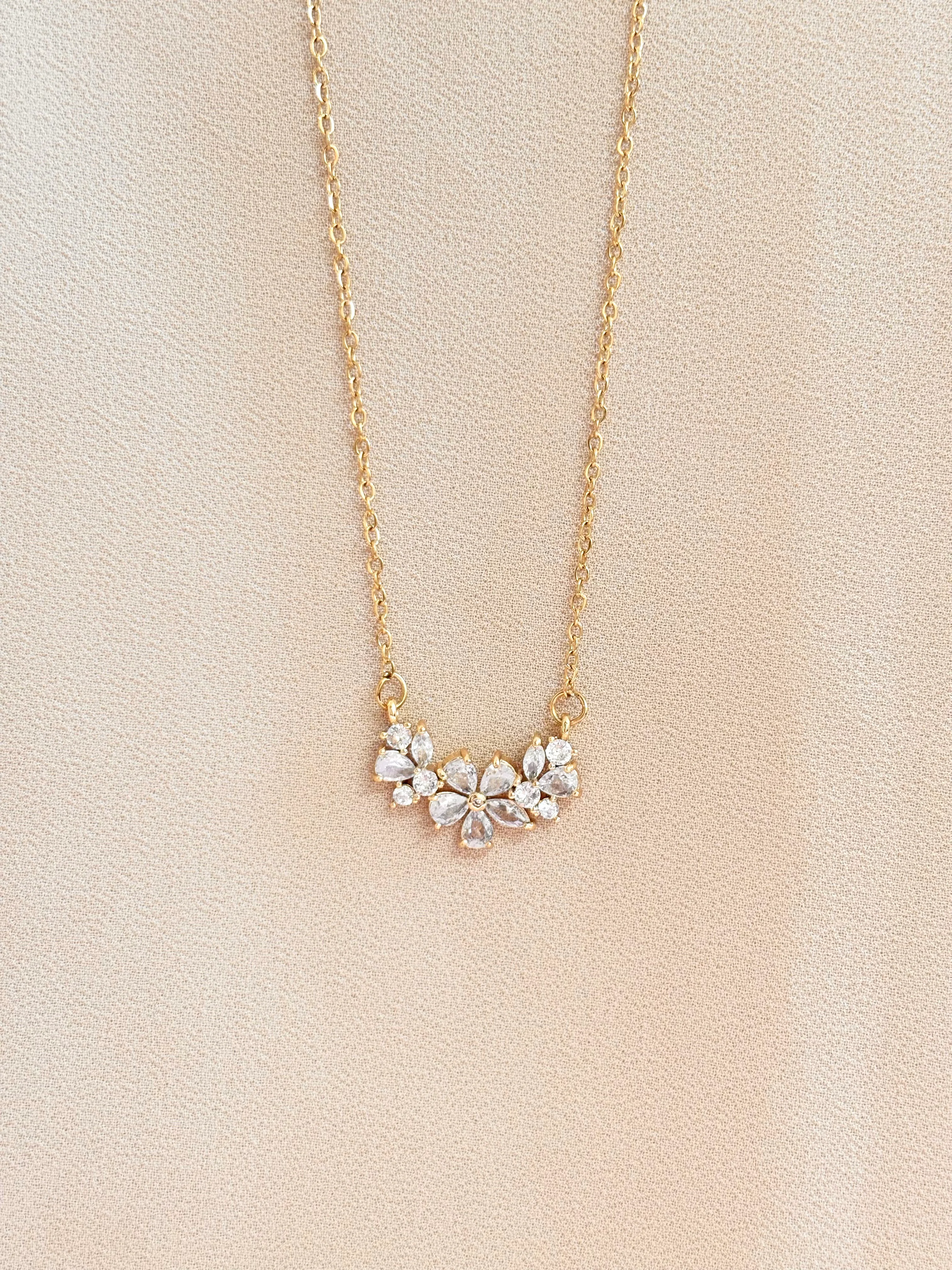 Flower & leaves stones necklace