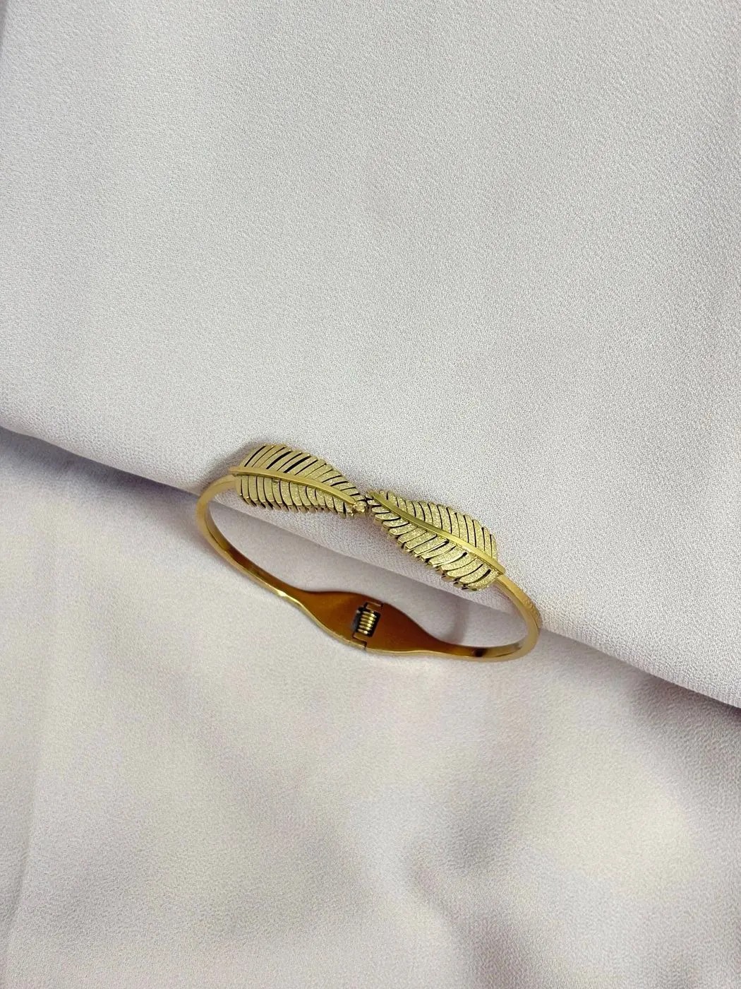 Leaf theme bangle bracelet 2
