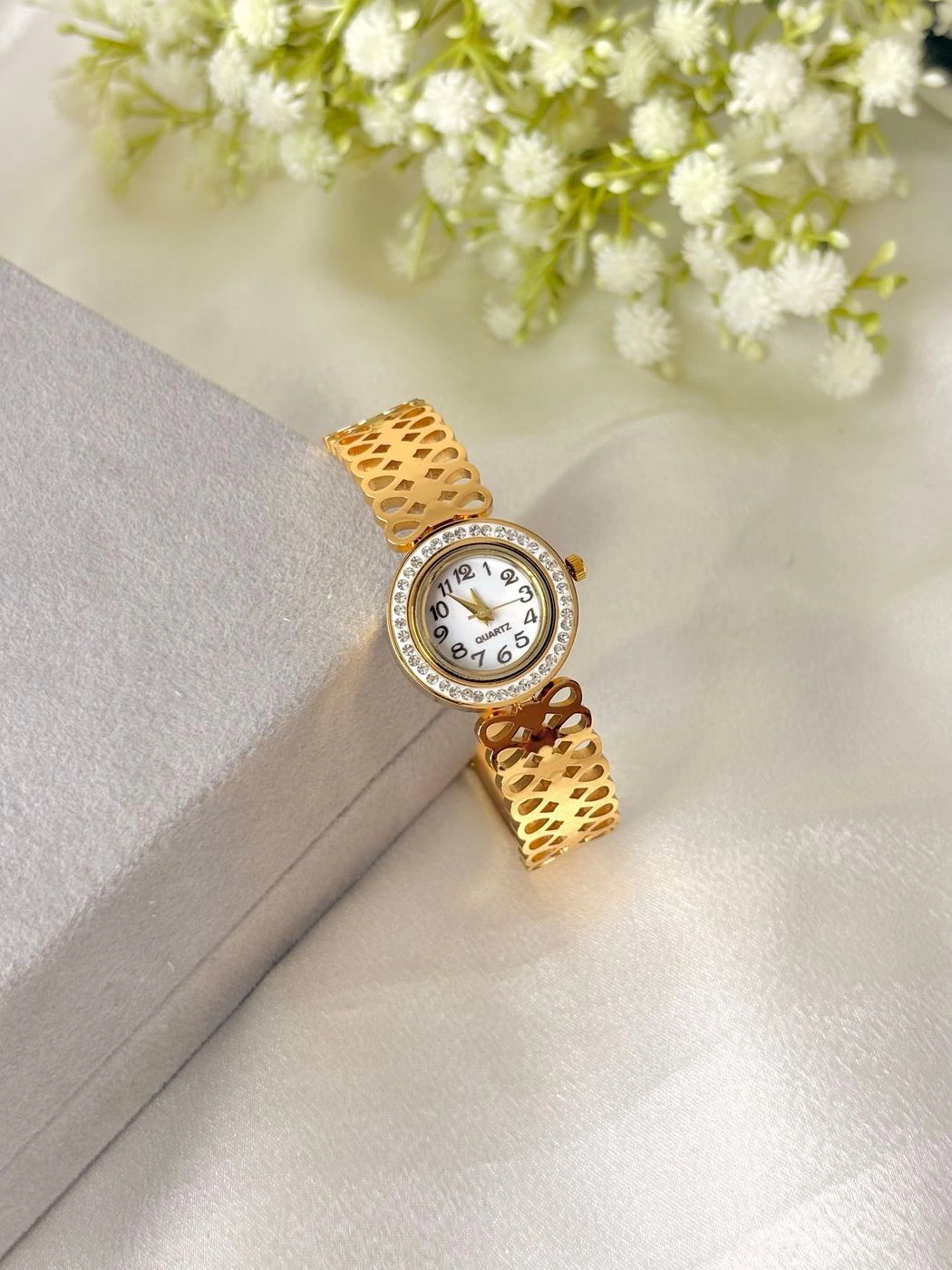 Petal design bracelet watch 2