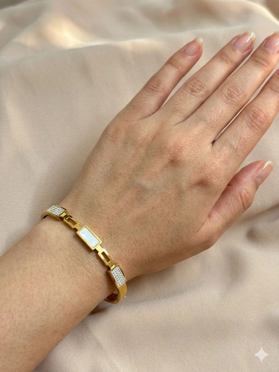 Mother of pearls geometric bangle bracelet 1
