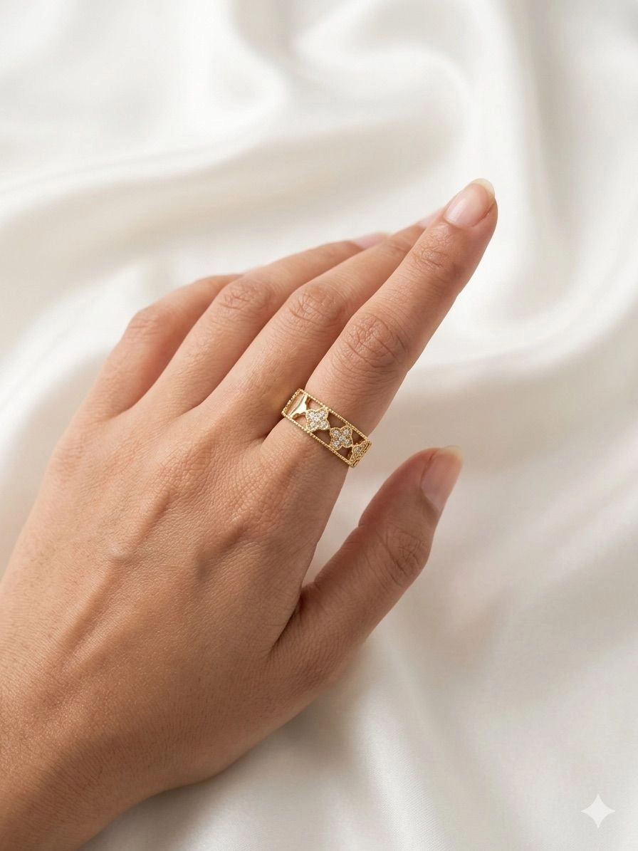 Clover themed adjustable ring 1