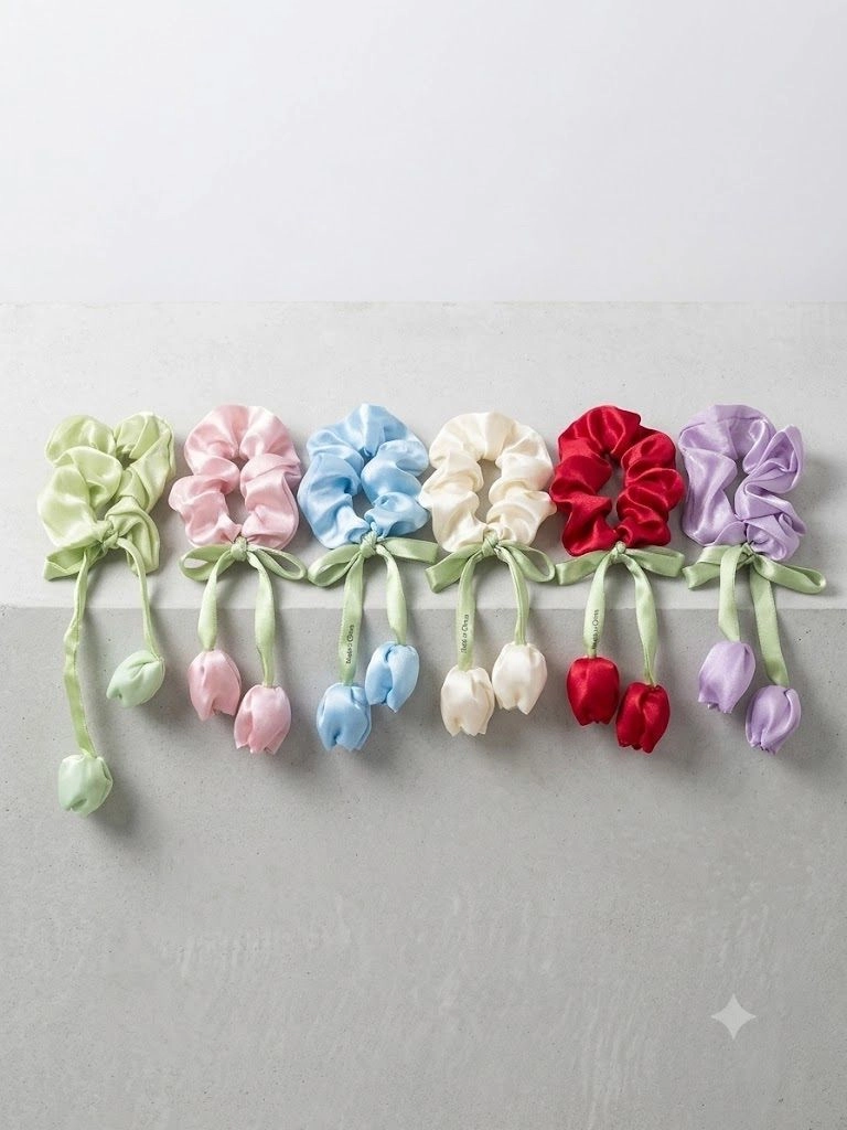 Tulip hanging satin scrunchie