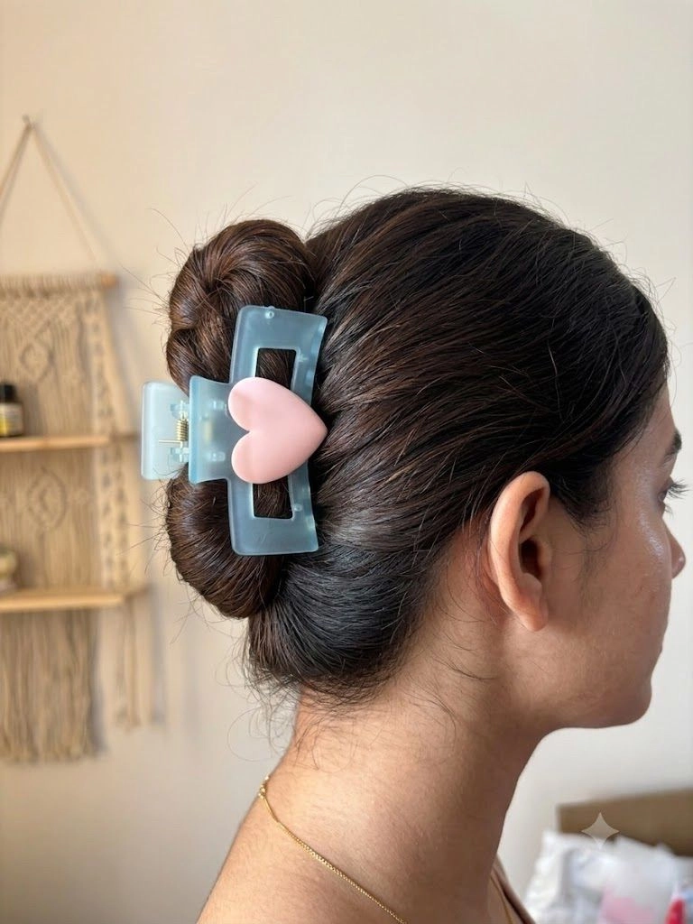 Sky blue & pastel pink heart regular claw
