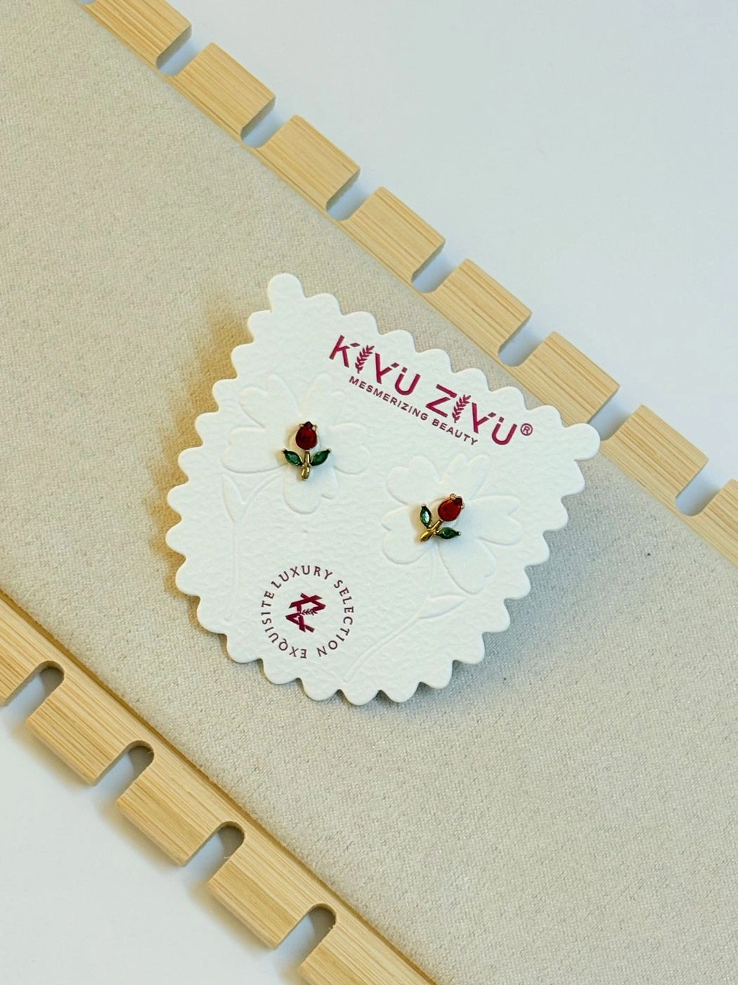 Minimal tulip stud earrings 1