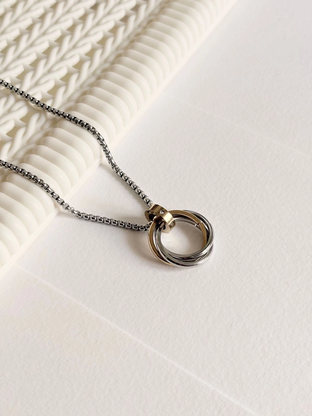 Triple rings circular pendant chain 2