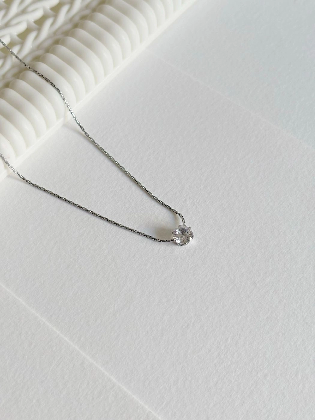 Minimal single stone chain