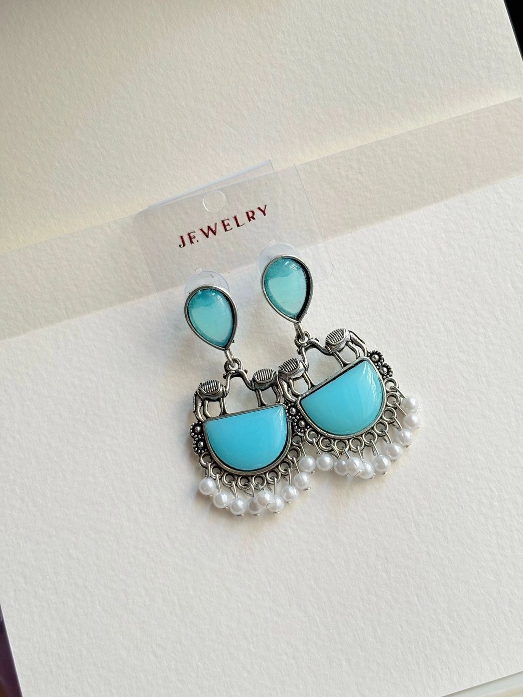 Camels standing earrings 4
