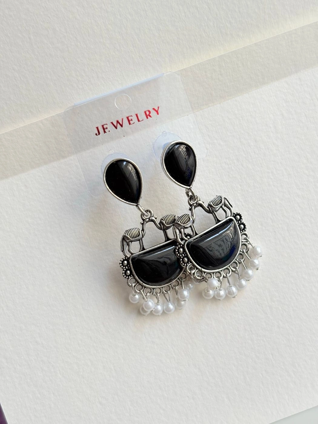 Camels standing earrings 8