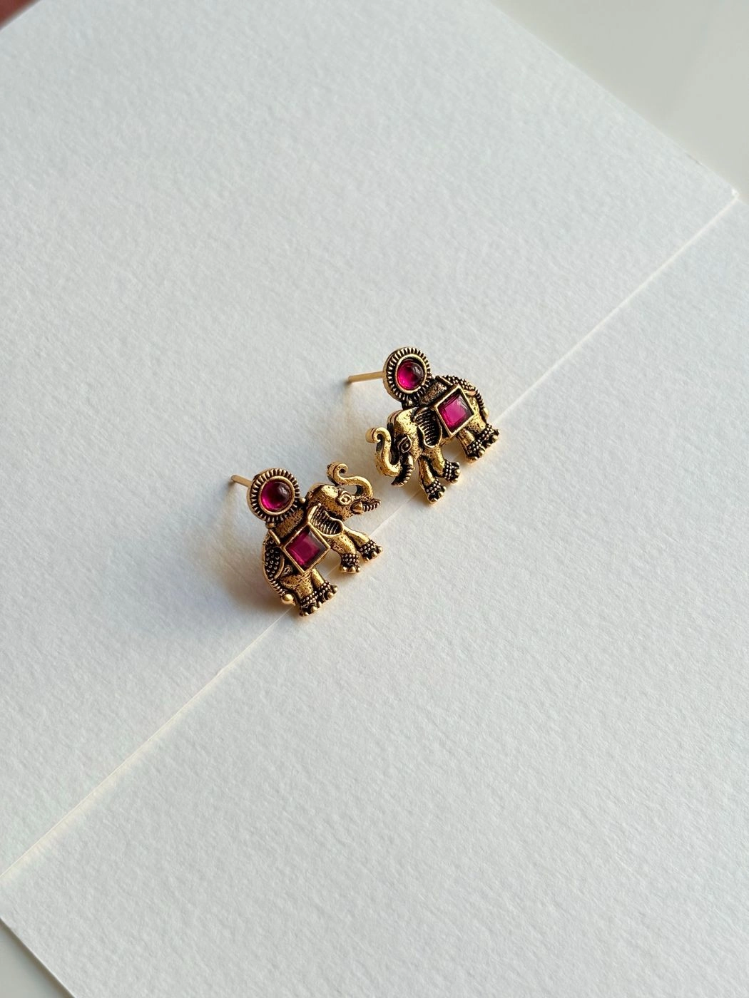 Wine elephant stud earrings